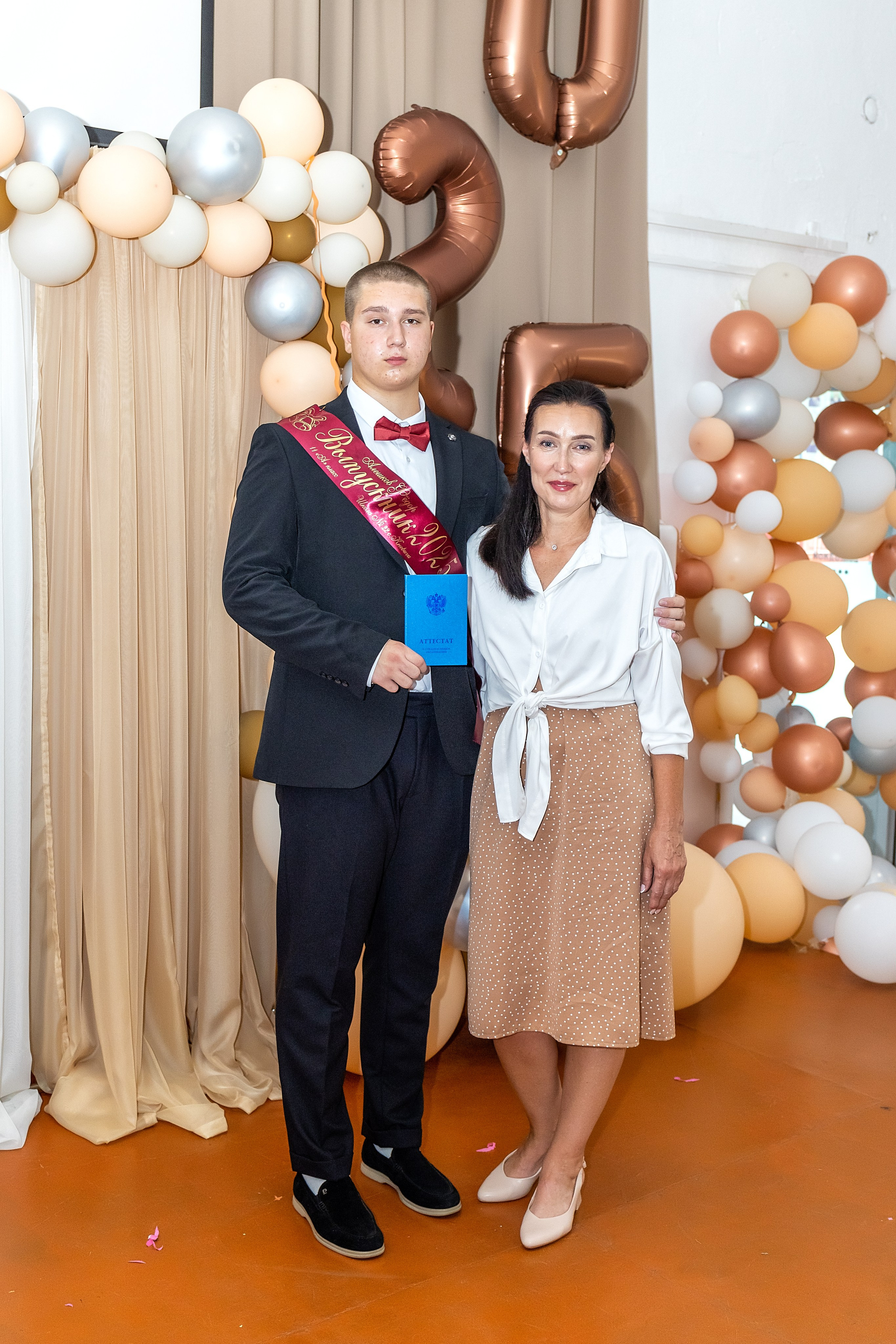 Выпускной. Школа 22, 11 класс. Стильный выпускной альбом Владивосток фотограф Вероника Мигачева