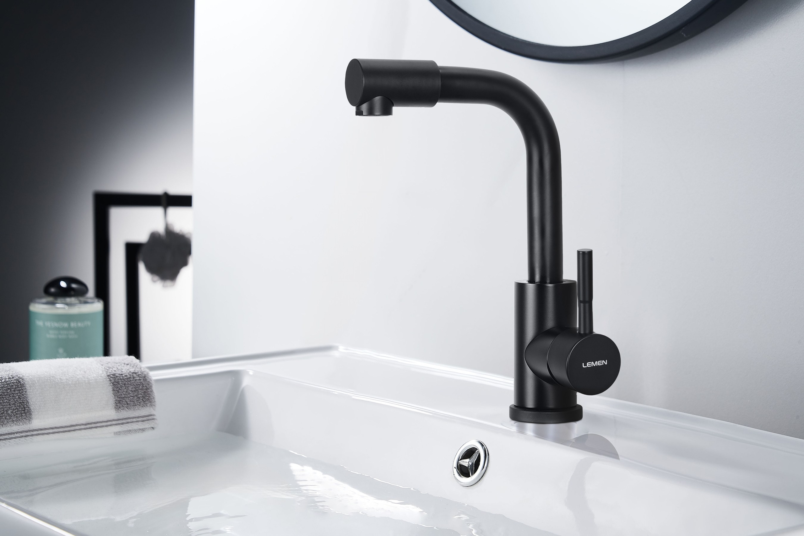 Фотосъёмка смесителей в интерьере для маркетплейсов.