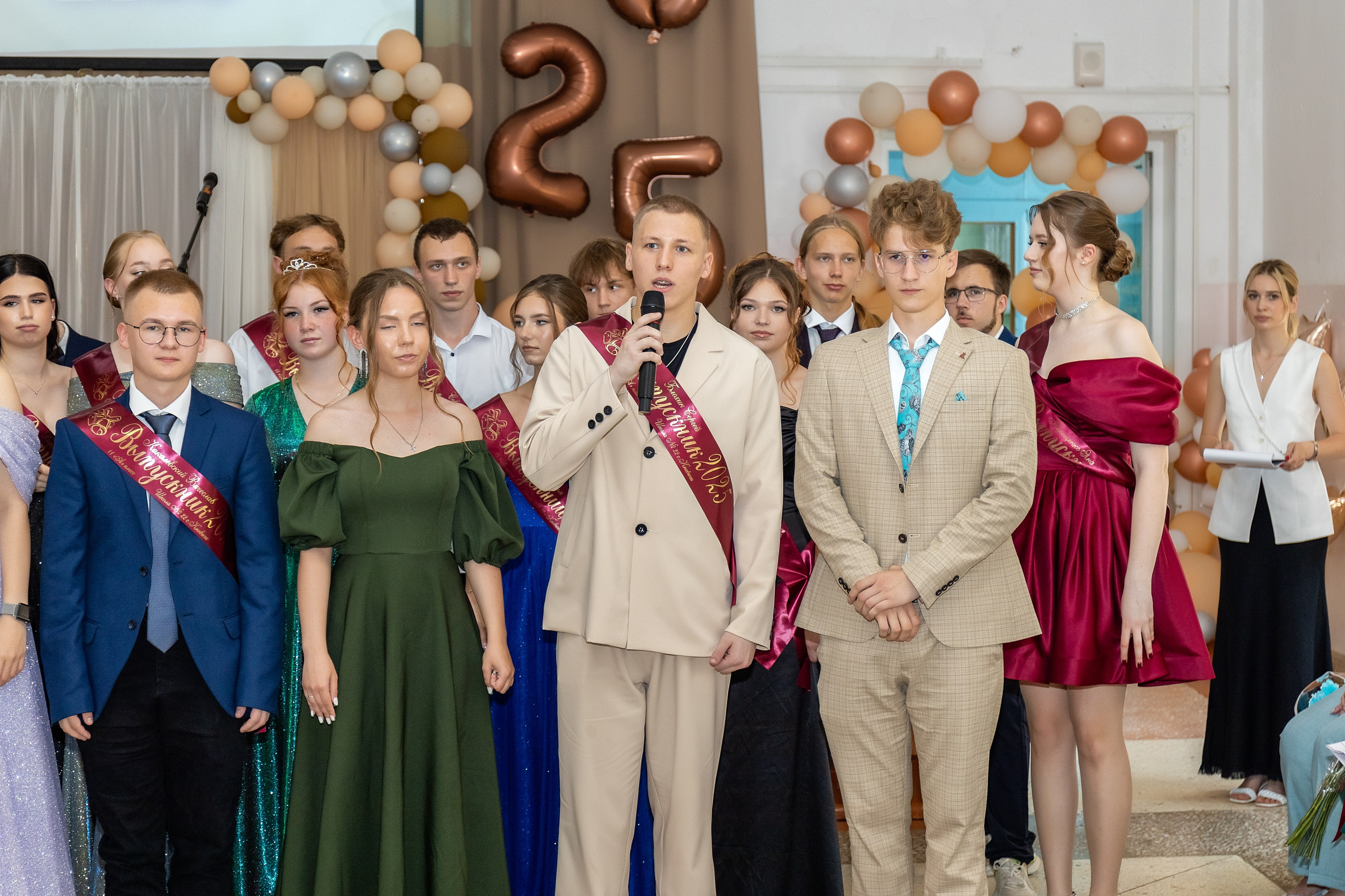 Выпускной. Школа 22, 11 класс. Стильный выпускной альбом Владивосток фотограф Вероника Мигачева