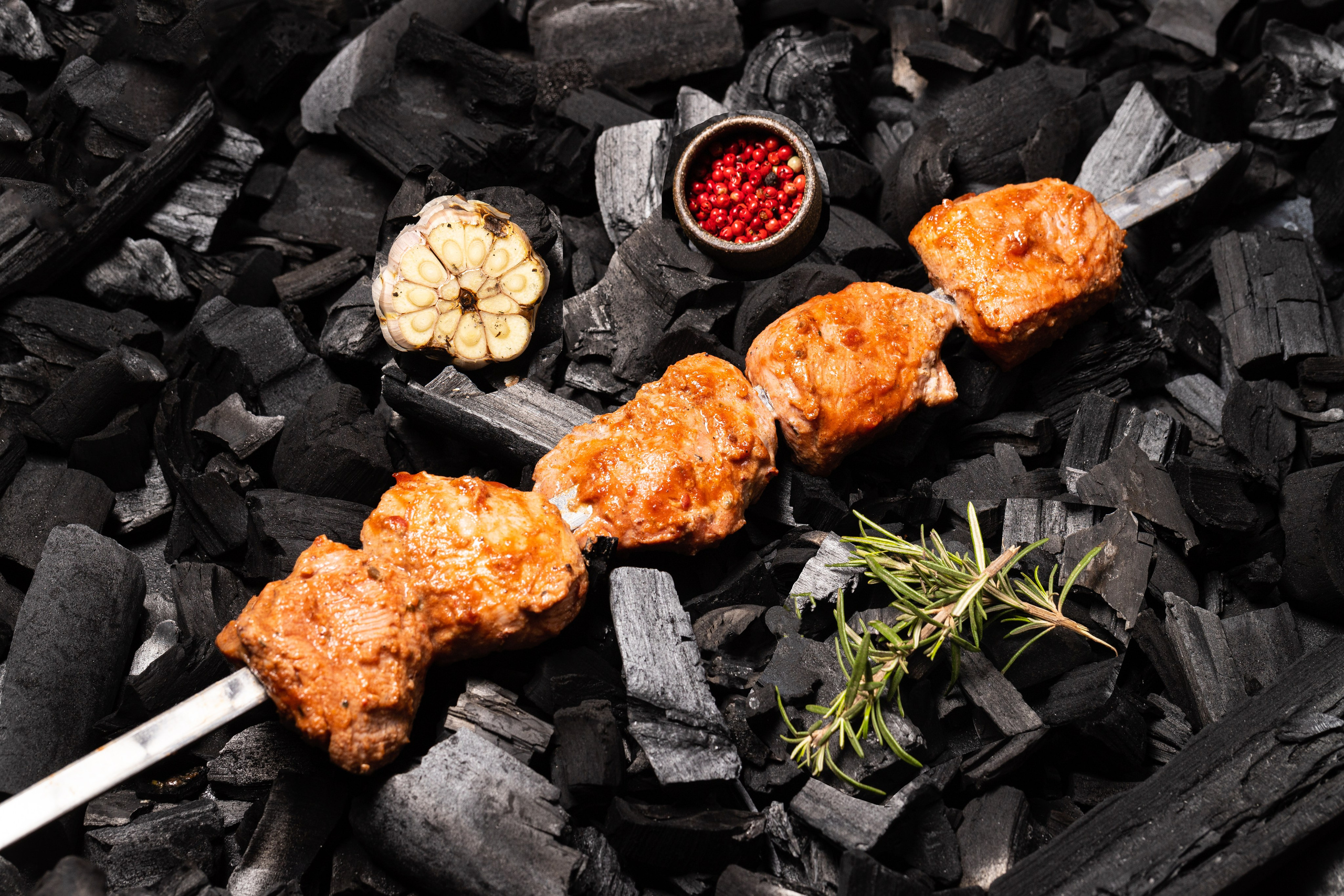 Фотография шашлыка из свинины на углях