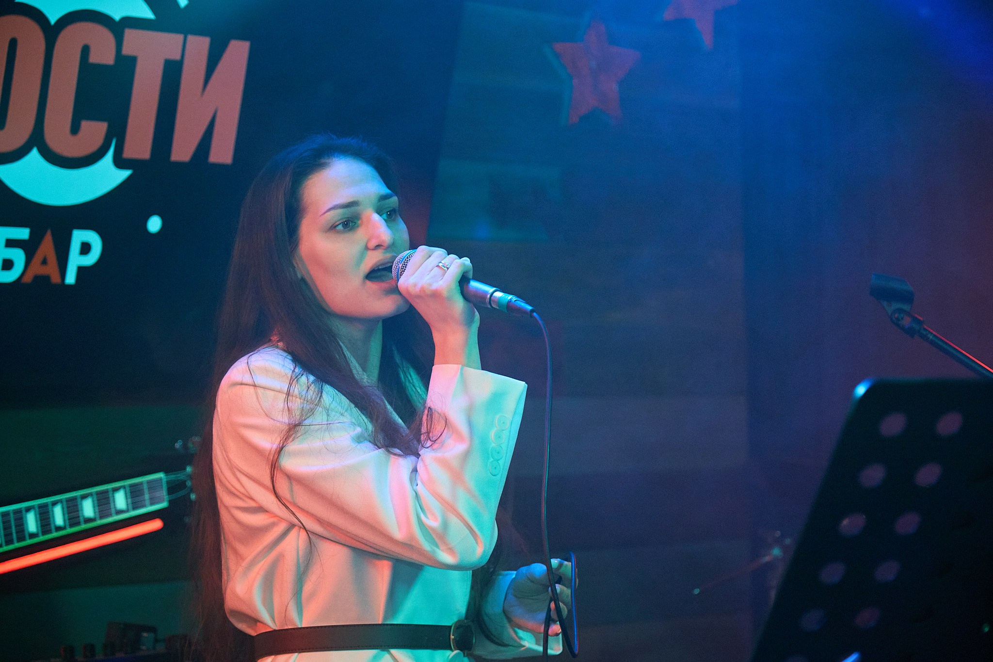 Концерт в баре «Гости». Фотограф Омск | Александр Вандеров