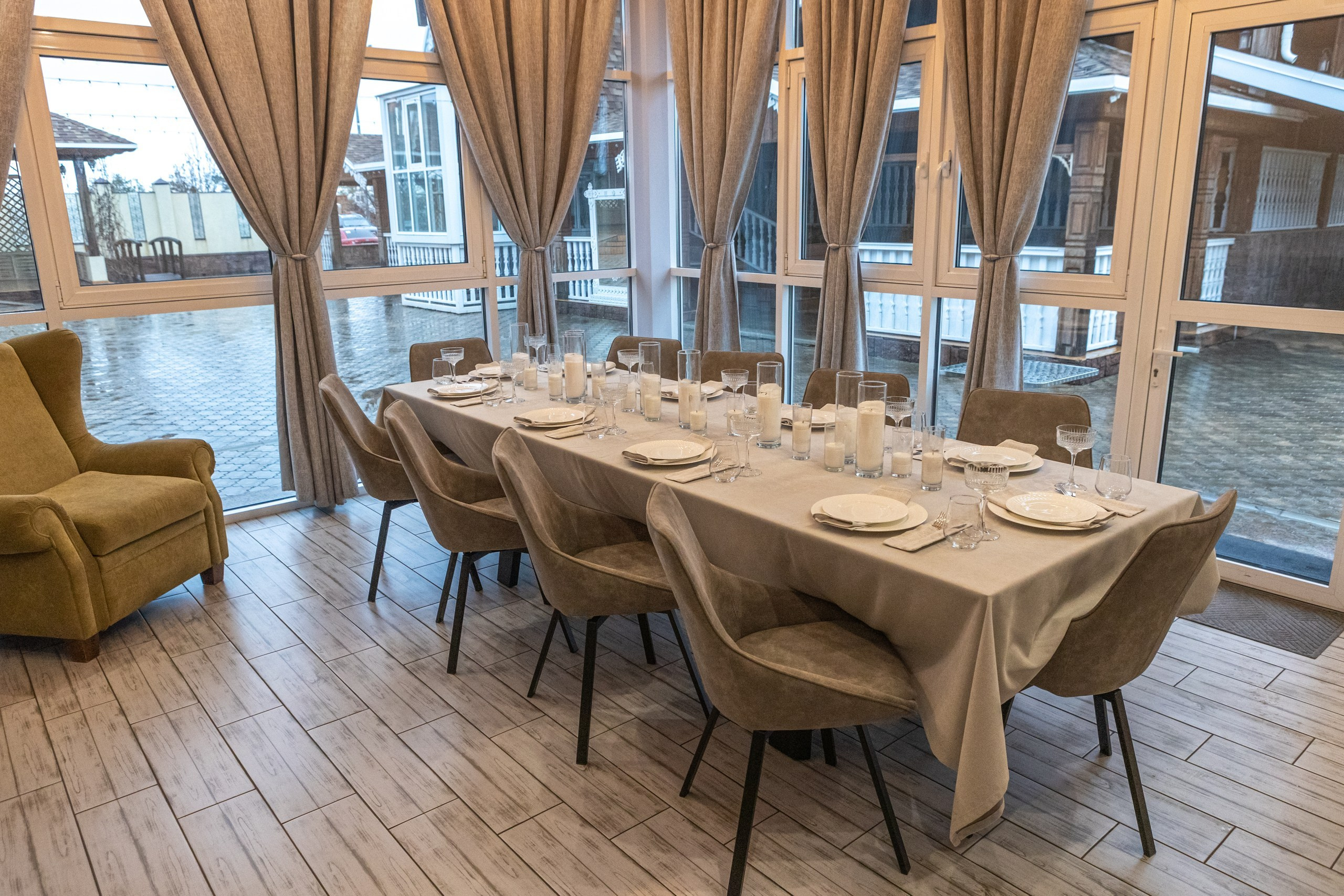 Банкетный зал ресторана «Дача». Фотограф в Оренбурге. Профессиональный фотограф