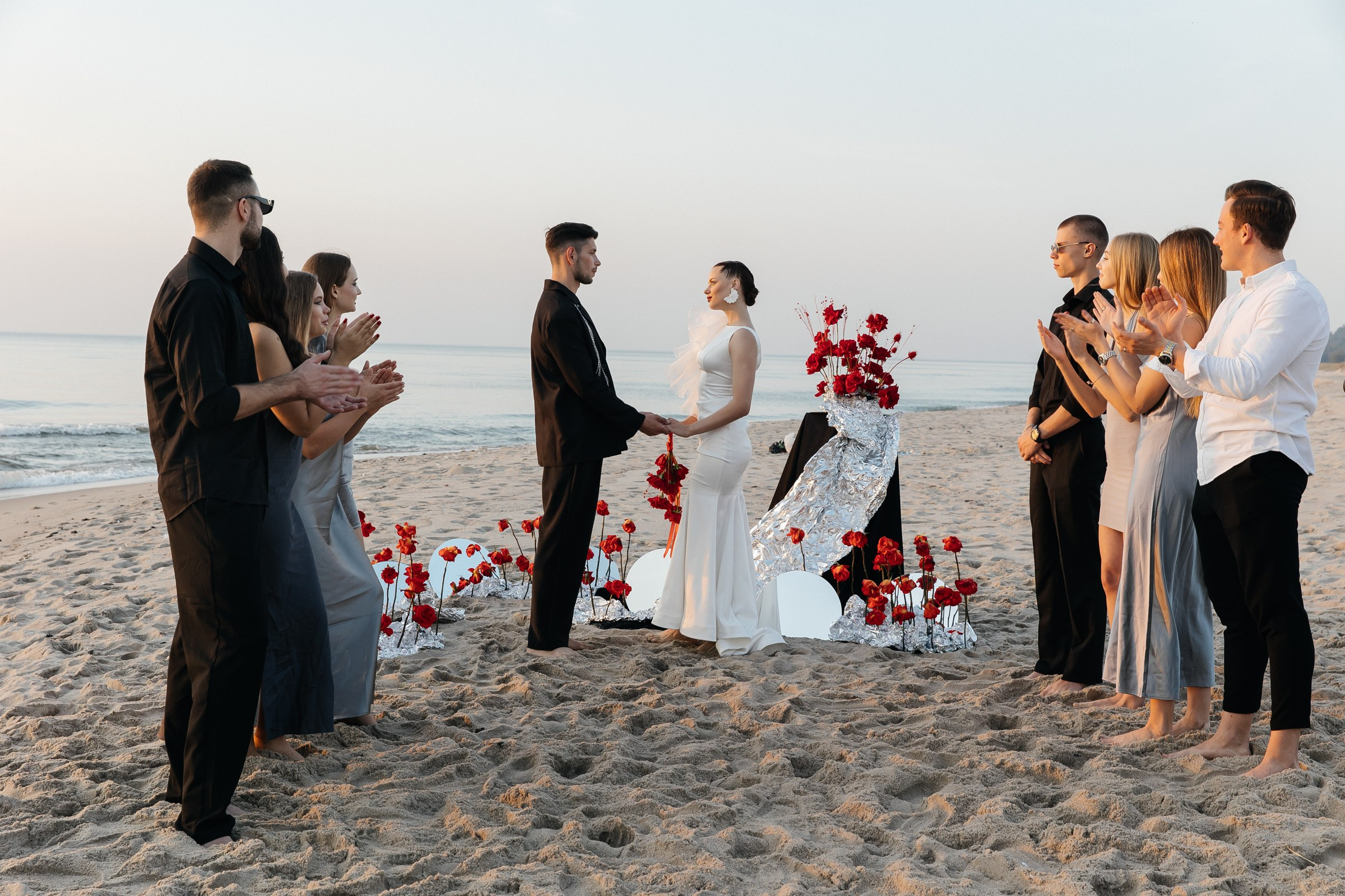 Свадебная фотосессия на пляже в Калининграде. Свадебный фотограф в Москве Элина Ларченкова. Фото, которые цепляют