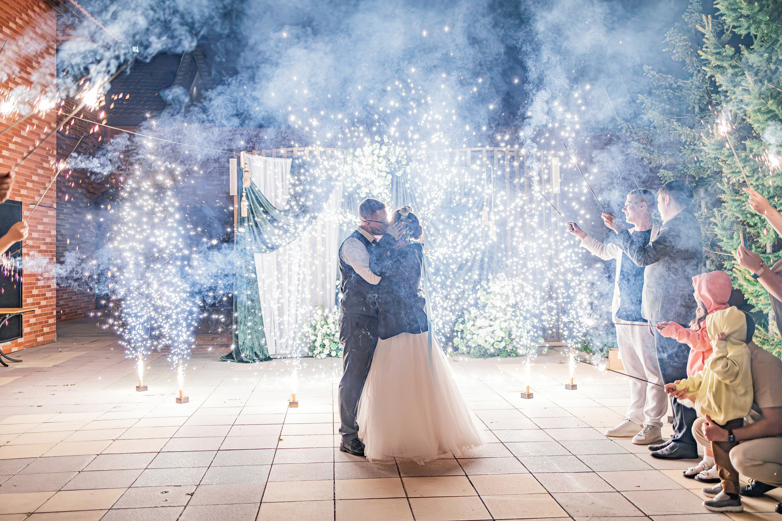 Свадебный фотограф в Караганде Алексей Баранов. Свадебный фотограф Алексей Баранов. Фотограф Алексей Баранов. Фотостудия Flash. Семейные фотосессии в Караганде. Индивидуальные фотосессии, детские фотосессии, парные фотосессии в Караганде. Интерьерная фотосессия в Караганде. Семейный фотограф Алексей Баранов. Детский фотограф Алексей Баранов. Художественный фотограф Алексей Баранов. Свадебный фотограф Алексей Баранов. Черно-Белая съемка в Караганде. Самые лучшие семейный и детские фотосессии в Караганде. Прогулочные фотосессии. Street photo. уличная фотосессия в Караганде. Репортажная съемка в Караганде. фотосессия Свадебной прогулки в Караганде. Фотосессия свадьбы в Караганде. Репортажный фотограф Алексей Баранов.