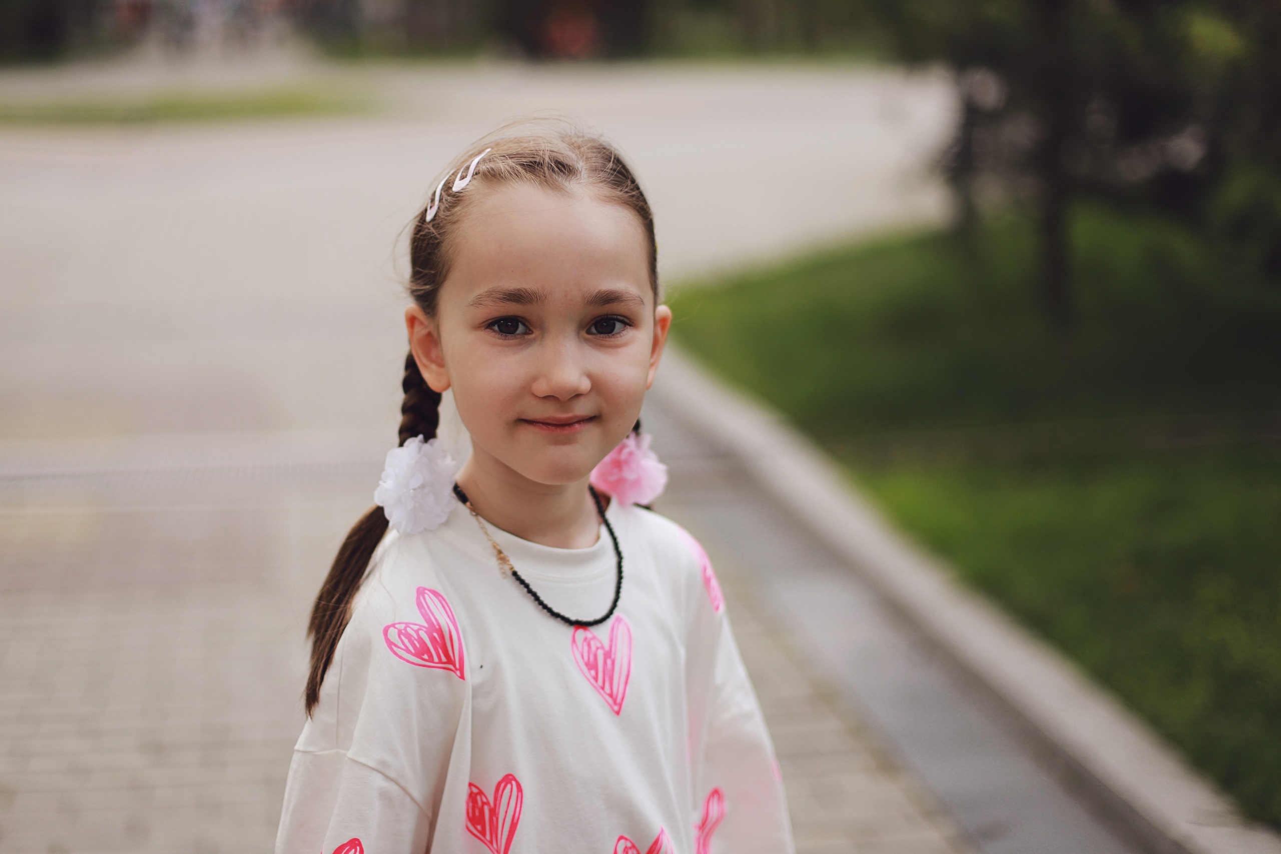 Мадина в цветущем парке. Семейный и детский фотограф в Хабаровске Алевтина Проскурякова