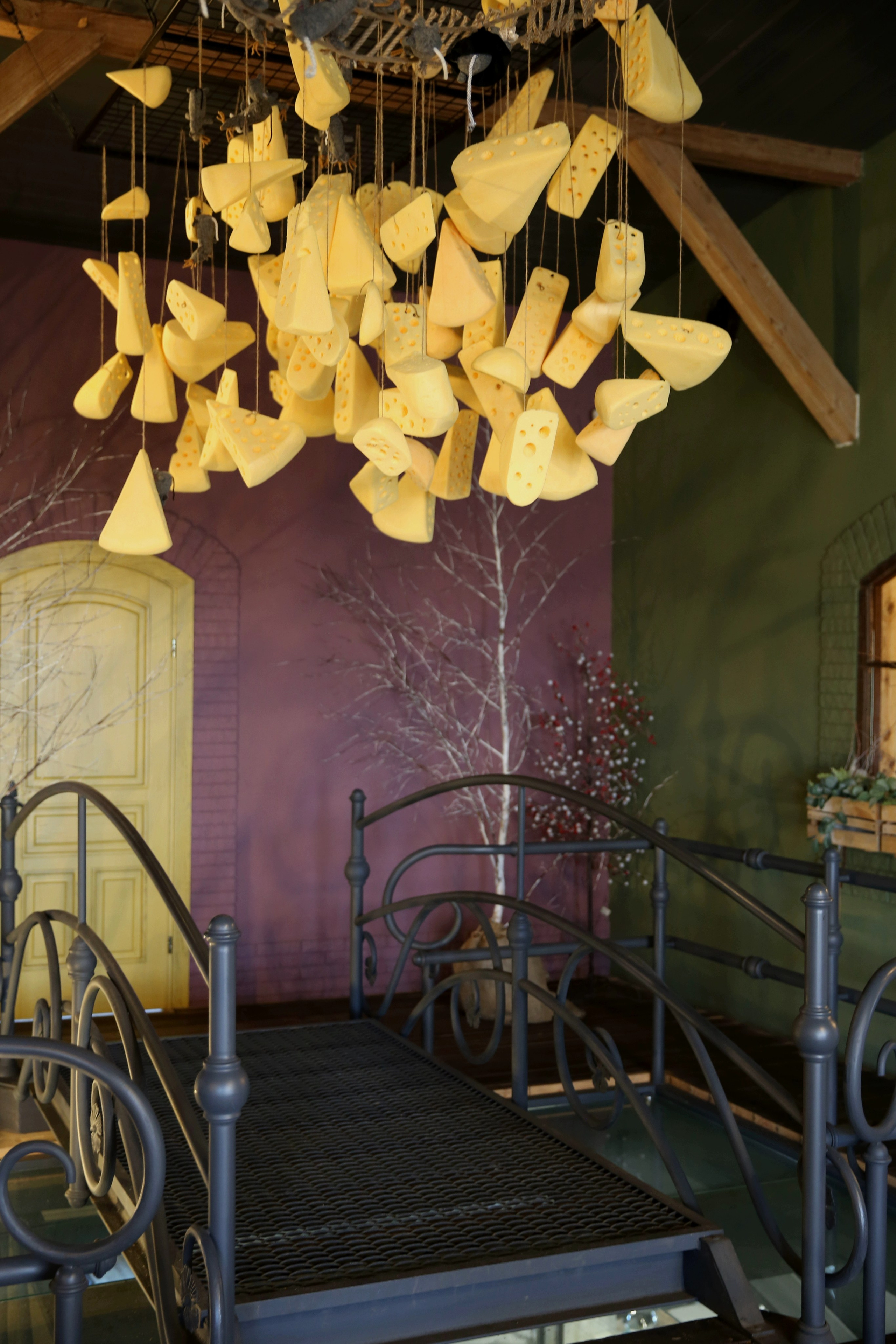 местную сыроварня, где варят вкуснейшие авторские сыры по старинным рецептам в замке Шаакен