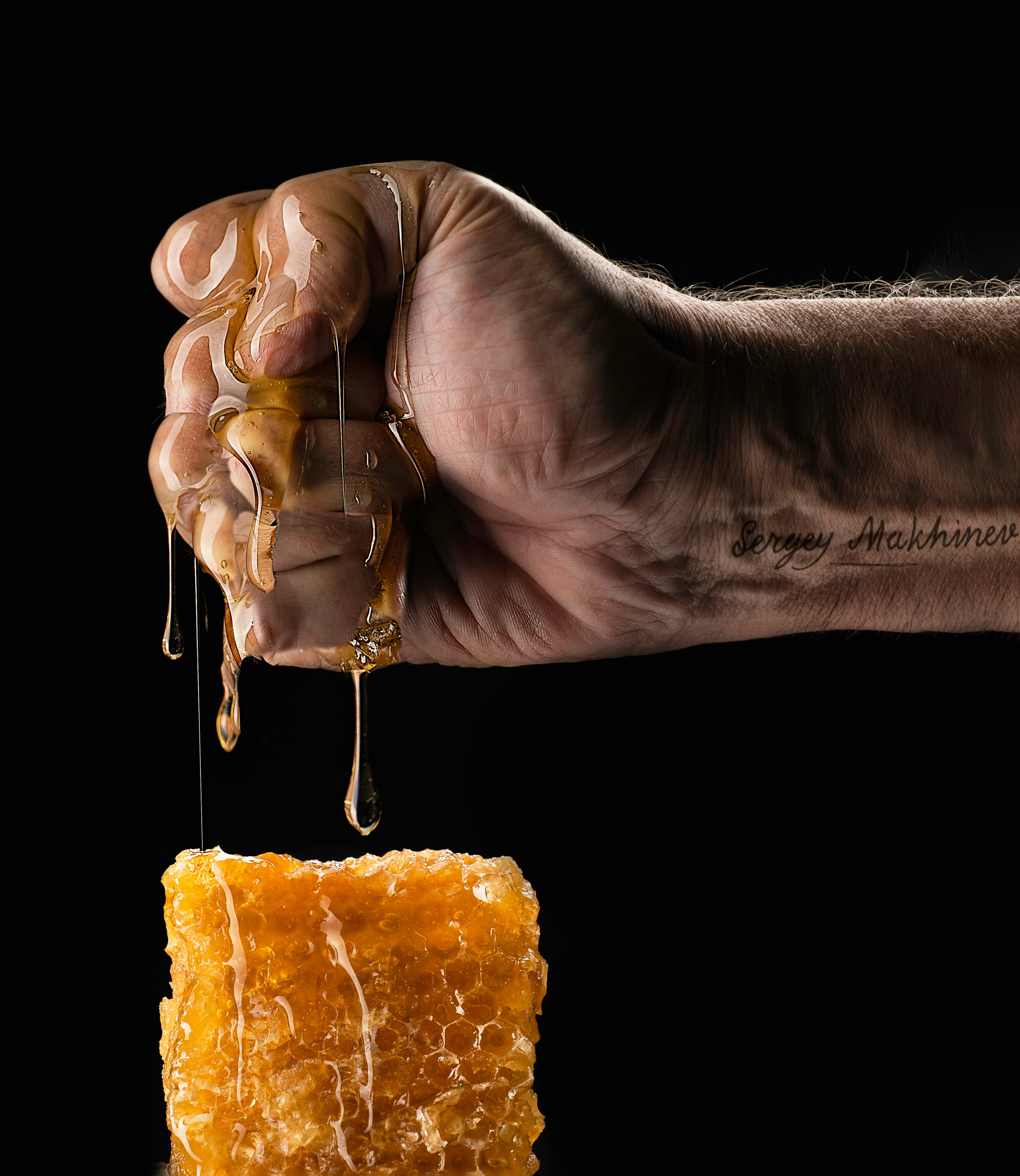 Мед и кулак