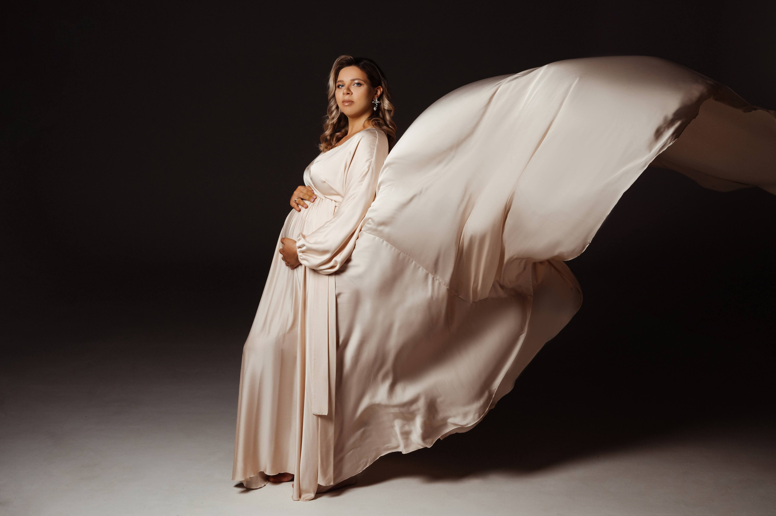 Фотосессия беременности в платьях. Профессиональный фотограф беременности в СПБ. Стильные фотосессии беременности в стиле минимализм и классическая фотография