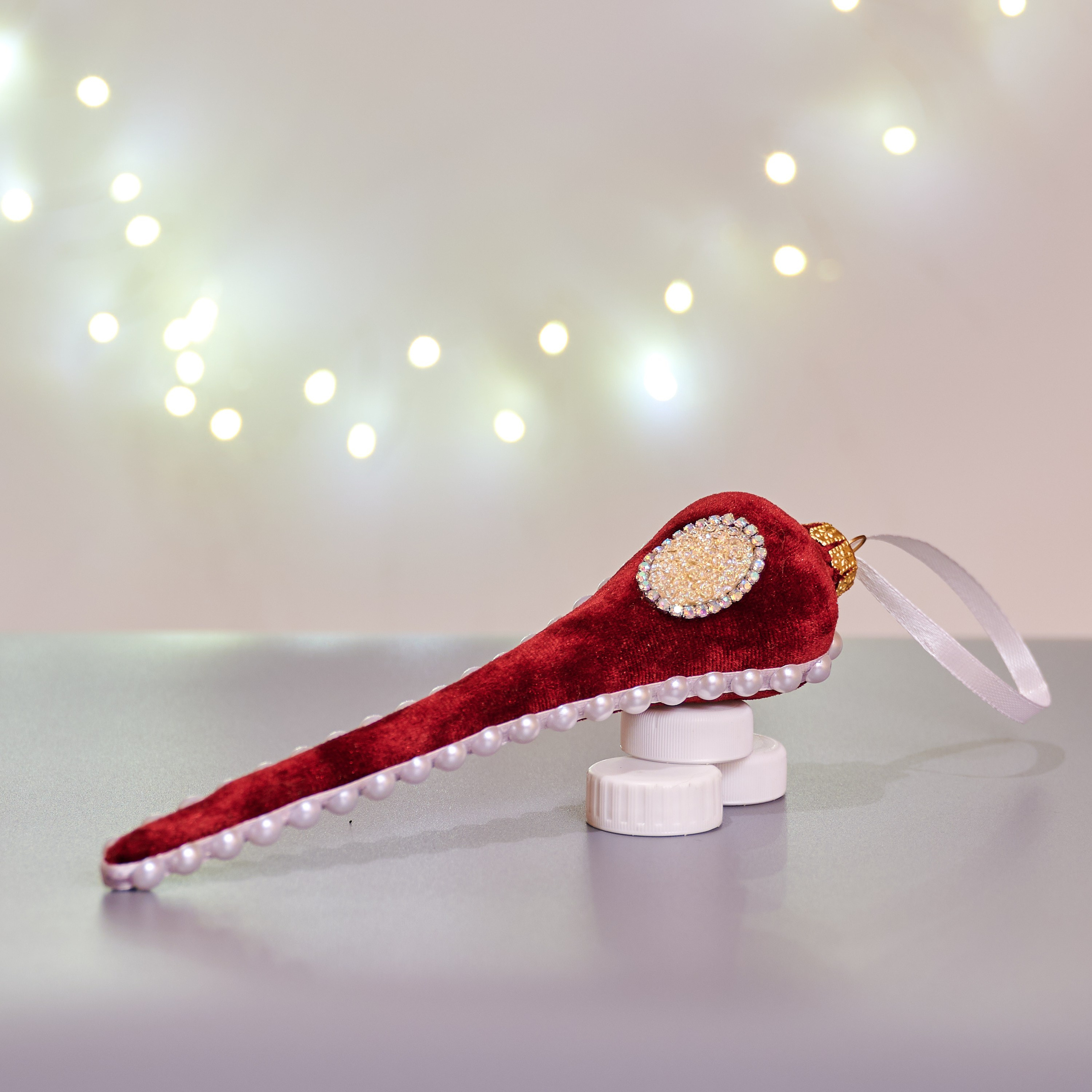 Сосулька из красного бархата. Елочные игрушки ручной работы / Fairytale decor