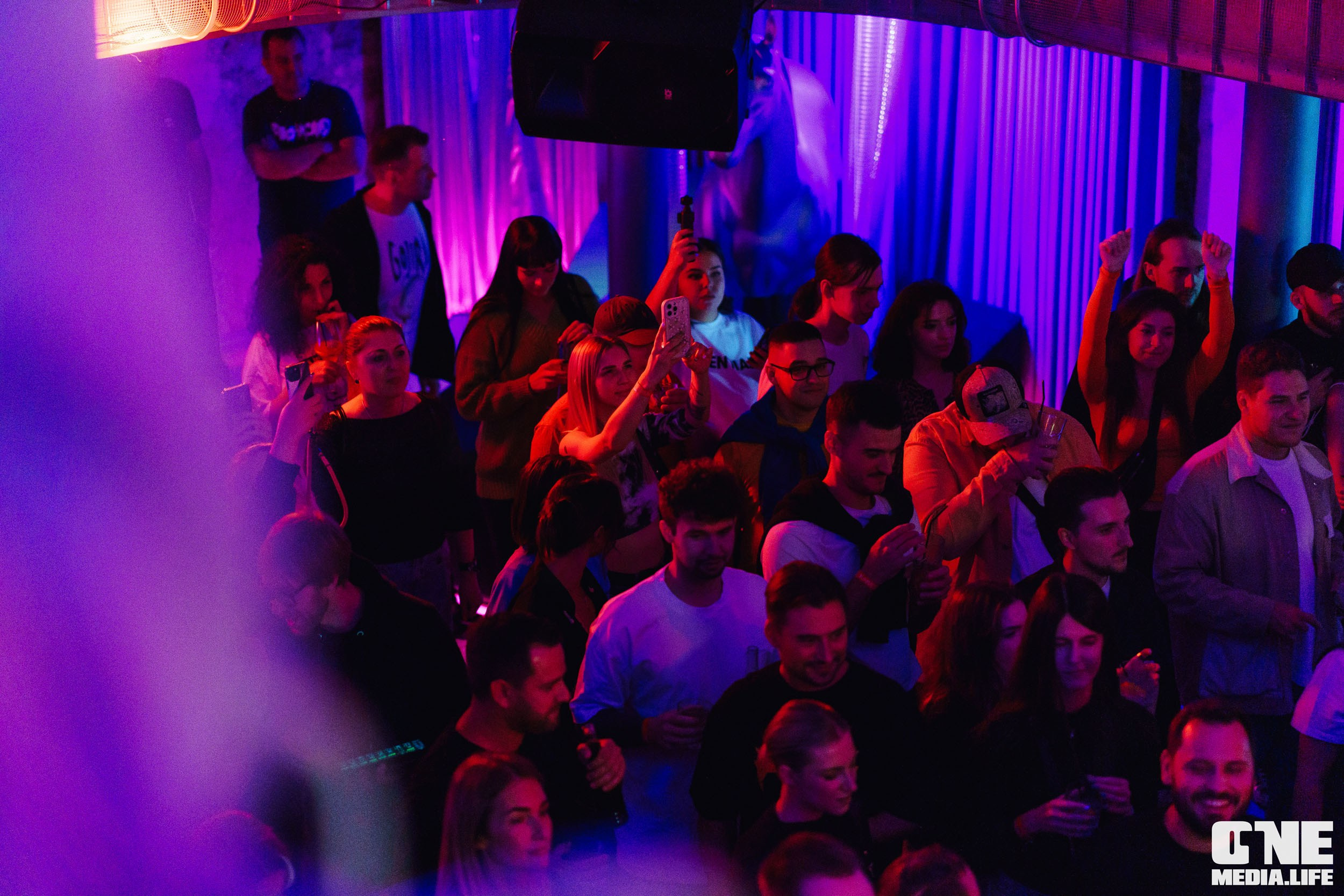 Фоторепортаж из клуба UNIVERSAL. One Media Life: фоторепортажи, фотоотчеты с мероприятий и заведений