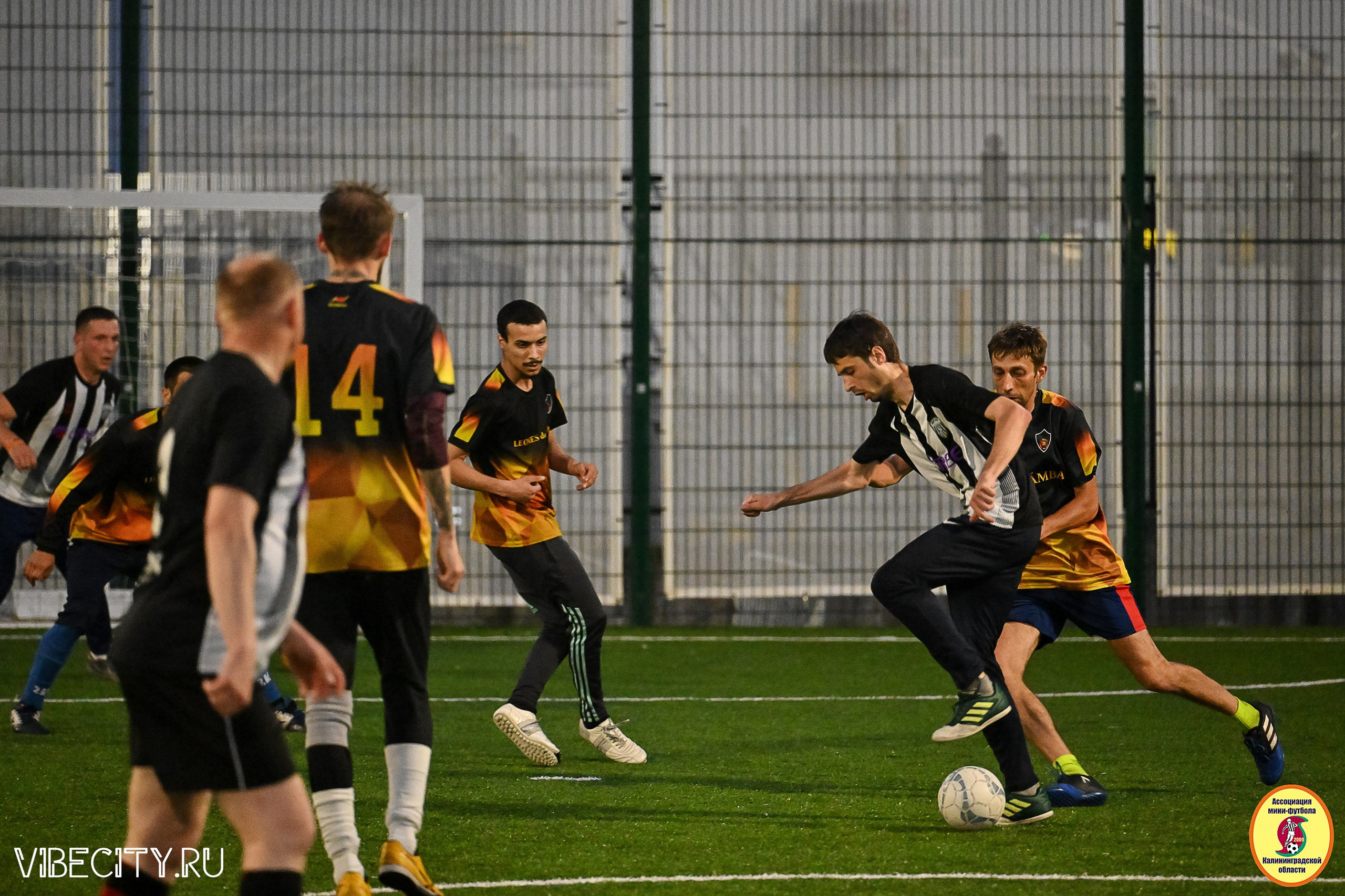ИГРЫ МИНИ-ФУТБОЛЬНОЙ И КОРПОРАТИВНОЙ ЛИГИ. VIBECITY.RU Вайб Сити Ру Фоторепортажи Фотоотчеты Калининград