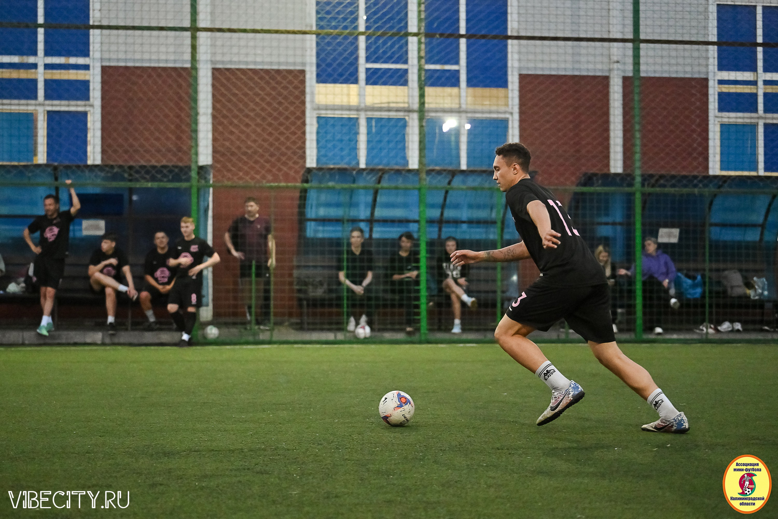 ИГРЫ МИНИ-ФУТБОЛЬНОЙ И КОРПОРАТИВНОЙ ЛИГИ. VIBECITY.RU Вайб Сити Ру Фоторепортажи Фотоотчеты Калининград