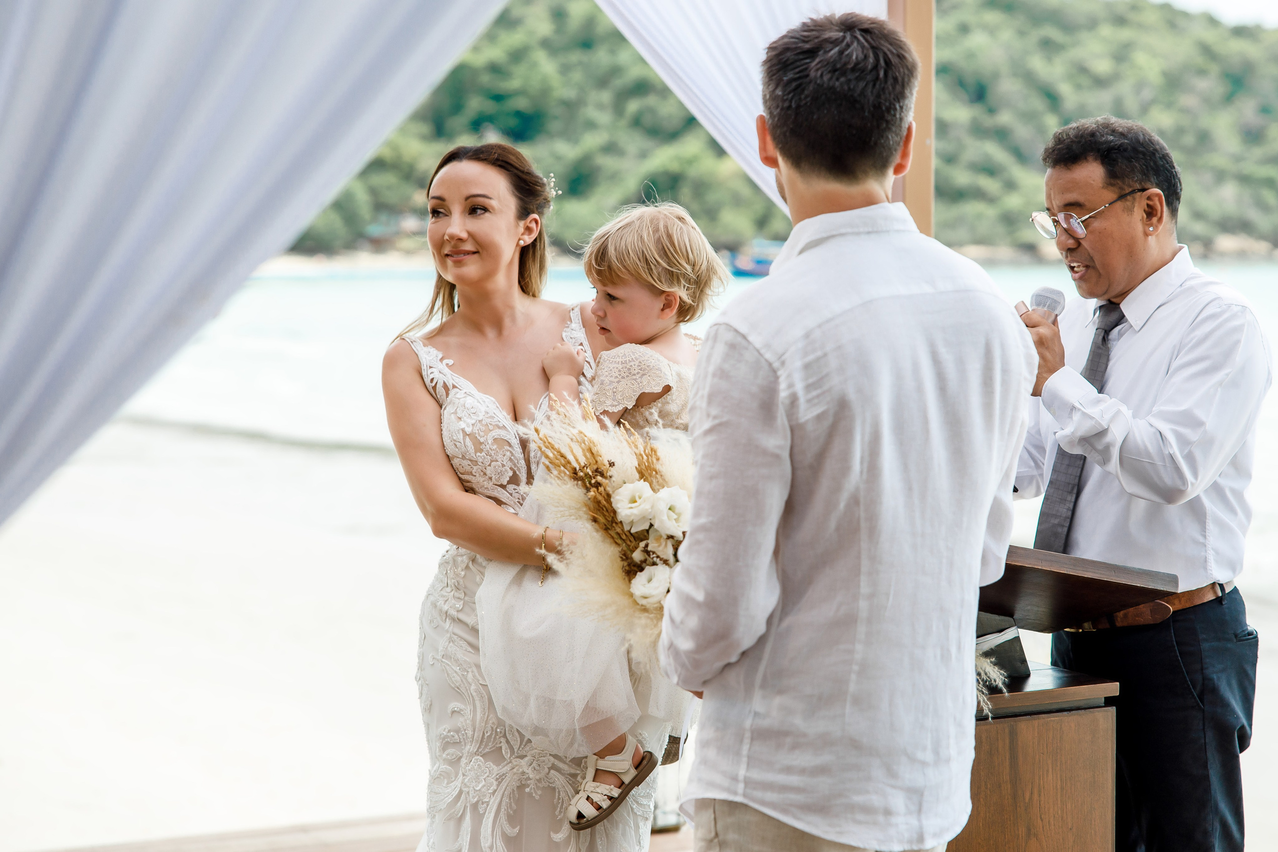 Dom & Vicky |Paradee Resort Koh Samet. Photographer in Phuket. Photographer Thailand