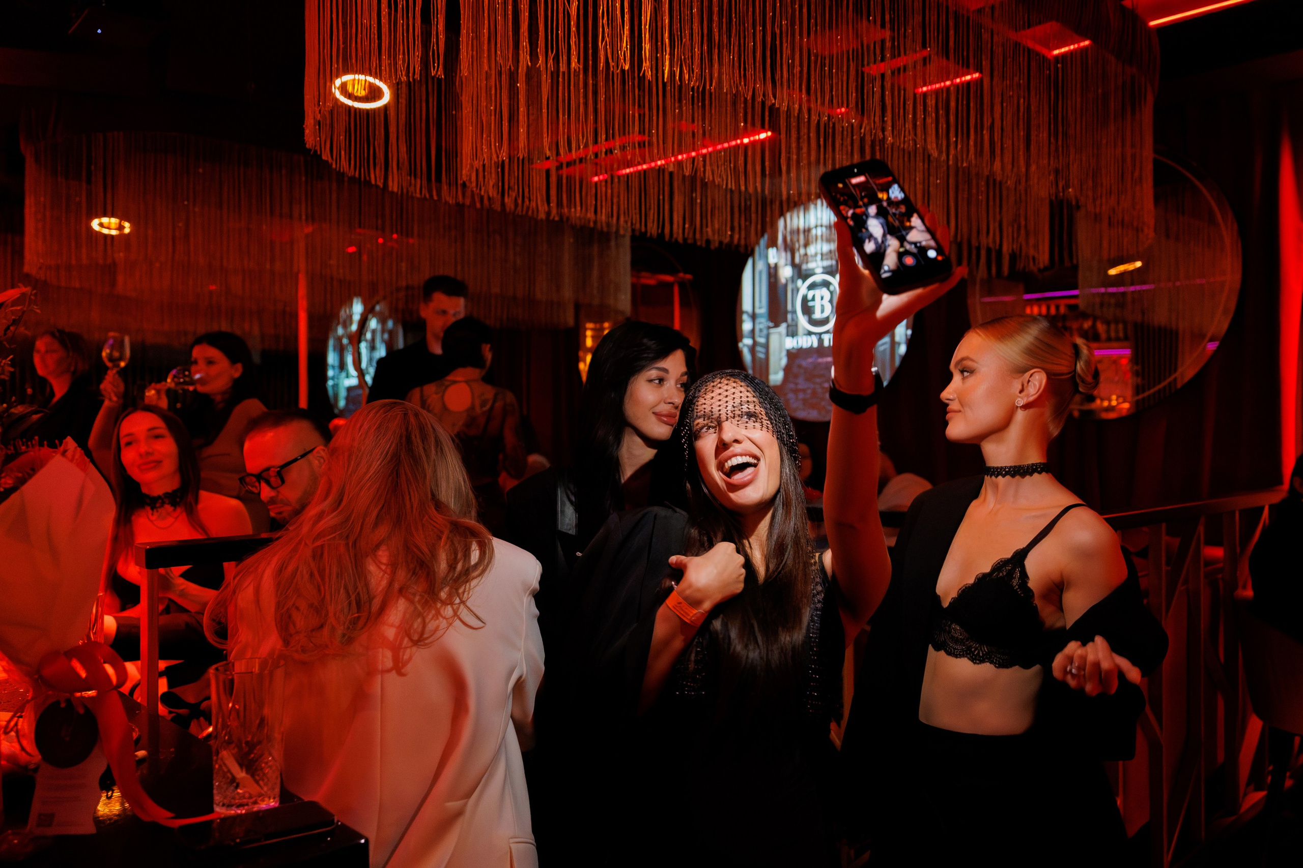 Вечеринка ELE AMU HOTEL в баре «Анжелика». СВОИ. ФОТООТЧЕТЫ-СОБЫТИЯ-МЕСТА