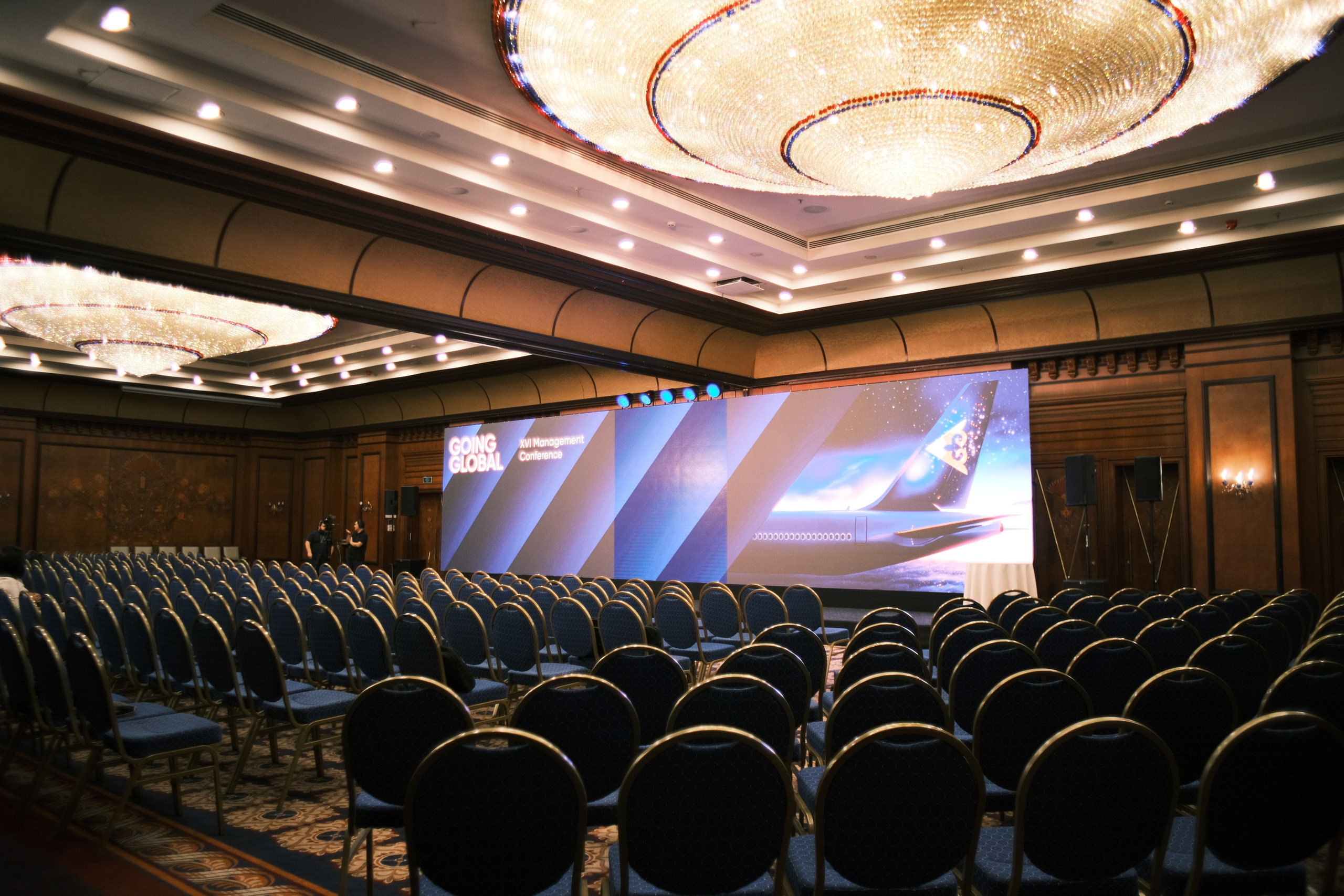 Портреты и репортажные съемки с душой: ваш уникальный момент в объективе Руфата, профессионального фотографа Алматы