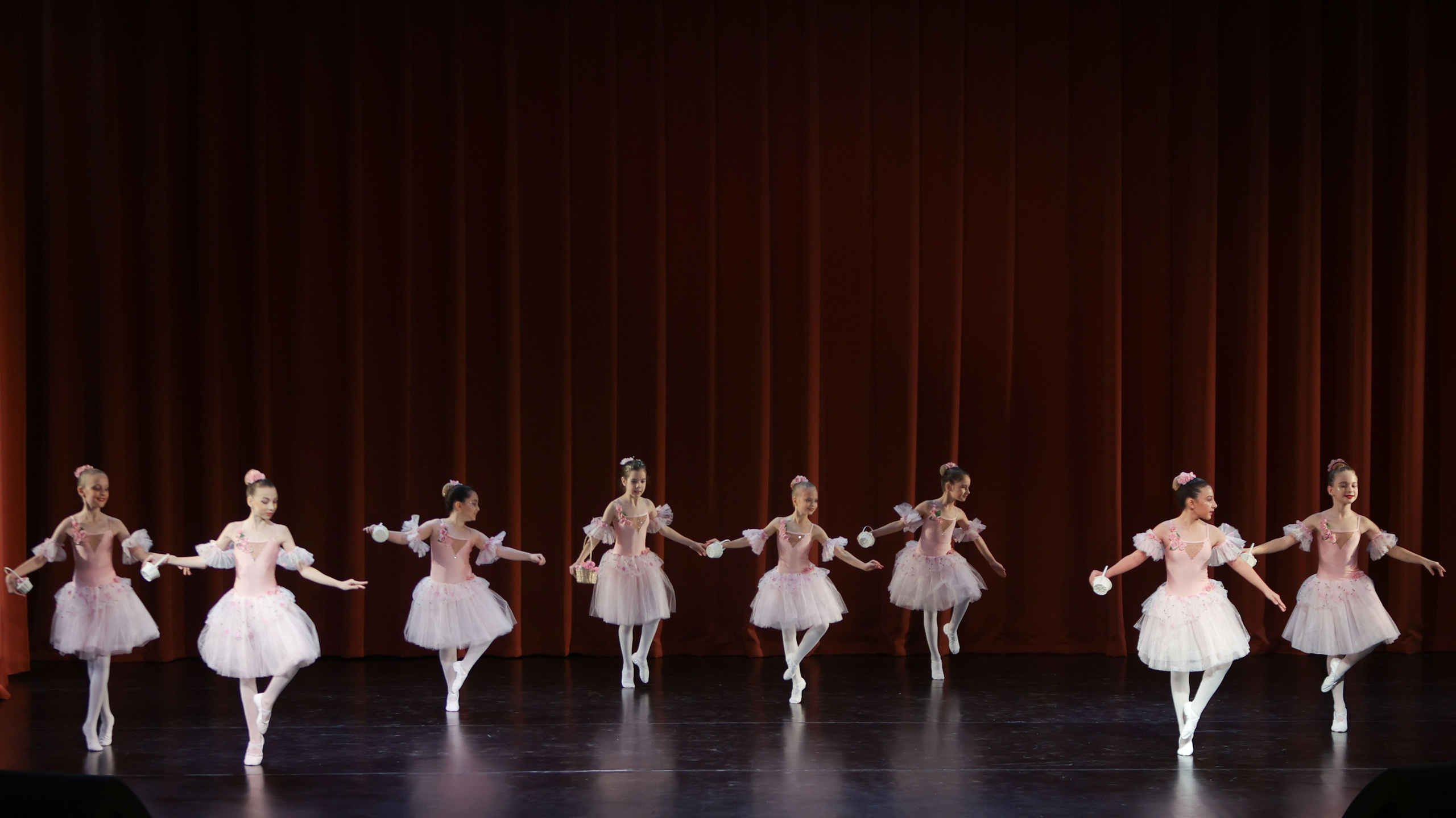 Фестиваль хореографического искусства «КУБОК ЛЕГЕНДЫ — 2025». Выпускные альбомы и школьный фотограф в Подольске, Троицке, Щербинке, Москве и Московской области