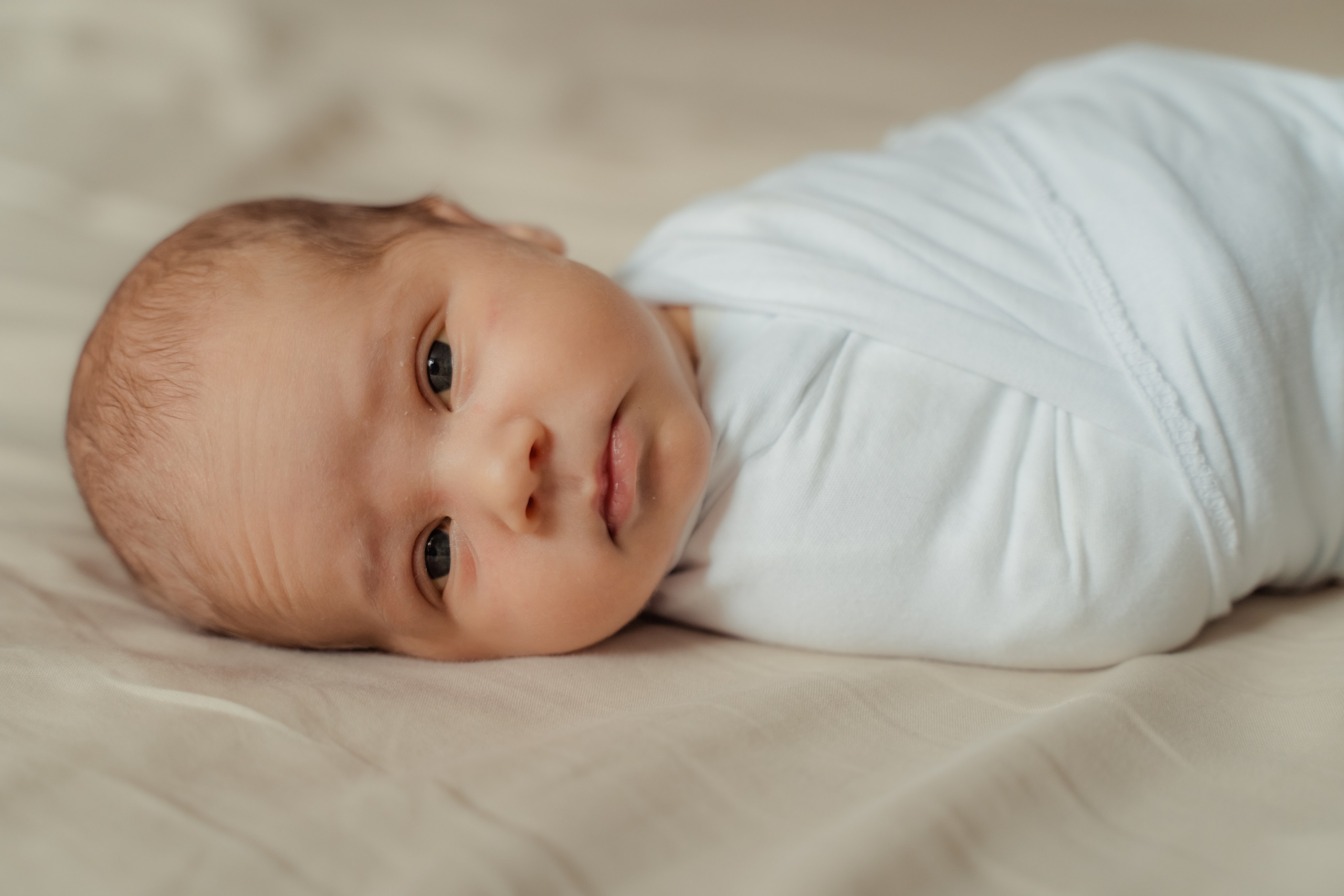 Фотосъемка новорожденного в минималистичном стиле