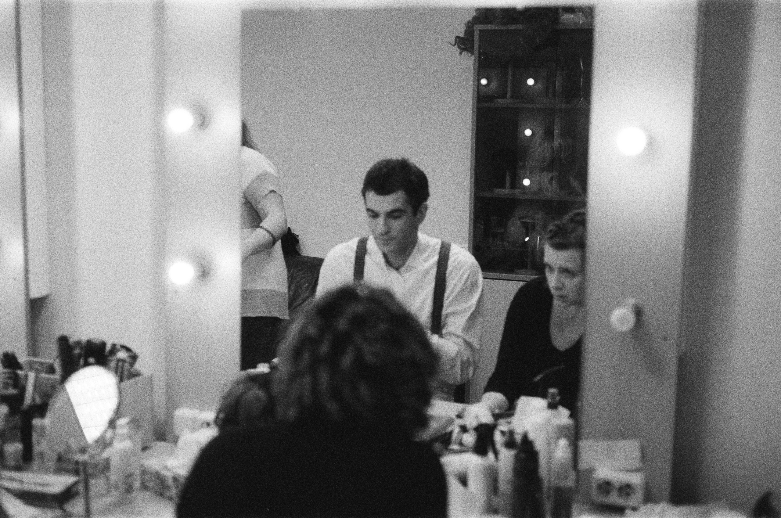 Фотосерия о магии театра и трансформации актёра: грим, костюмы, эмоции и визуальные метаморфозы на пути к сценическому образу. На фото — актёры Театра Стаса Намина и Мастерской Петра Фоменко. Фотограф: Ожерельев Лев