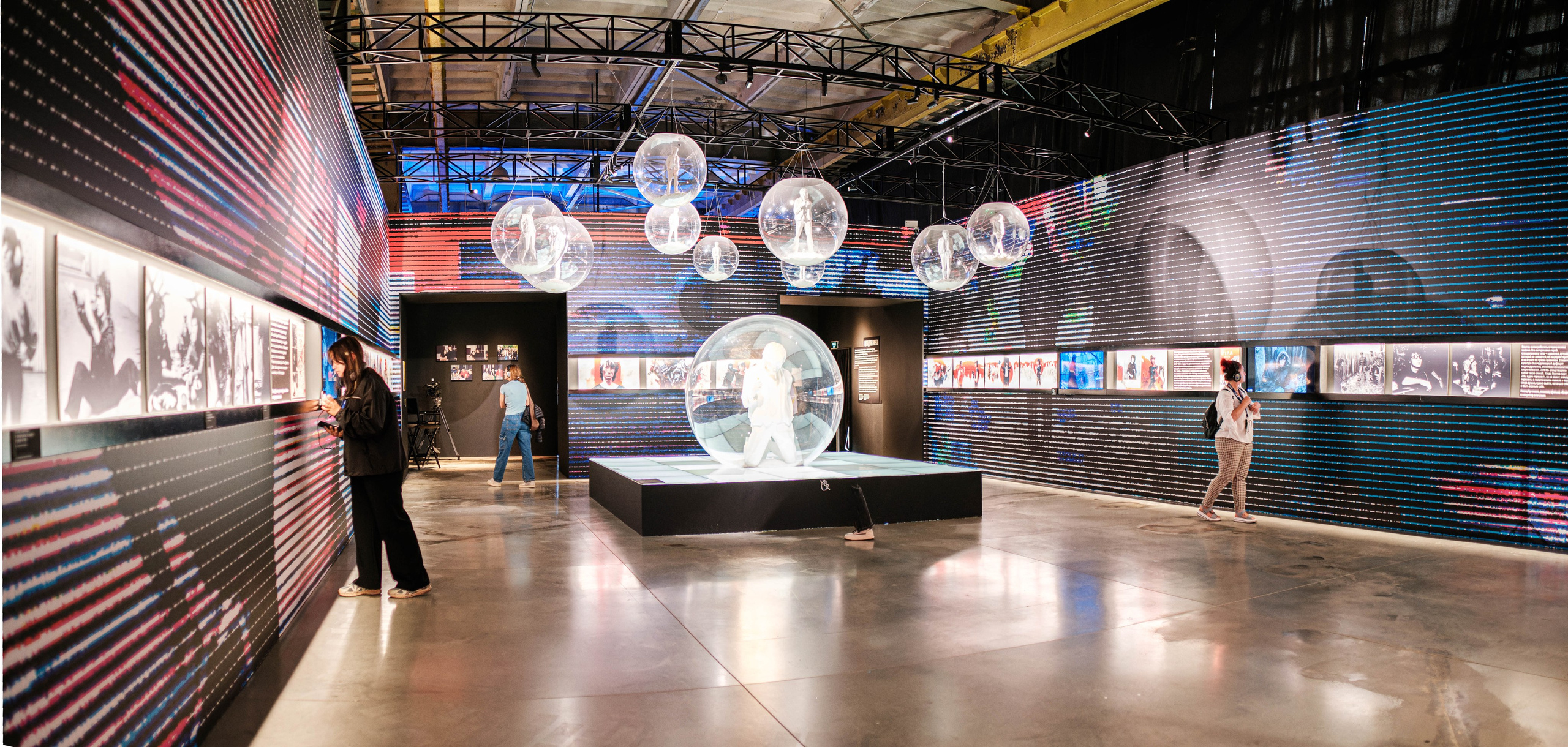 «Виктор Цой. Легенда» Выставка-байопик. Фотограф Балаев Михаил