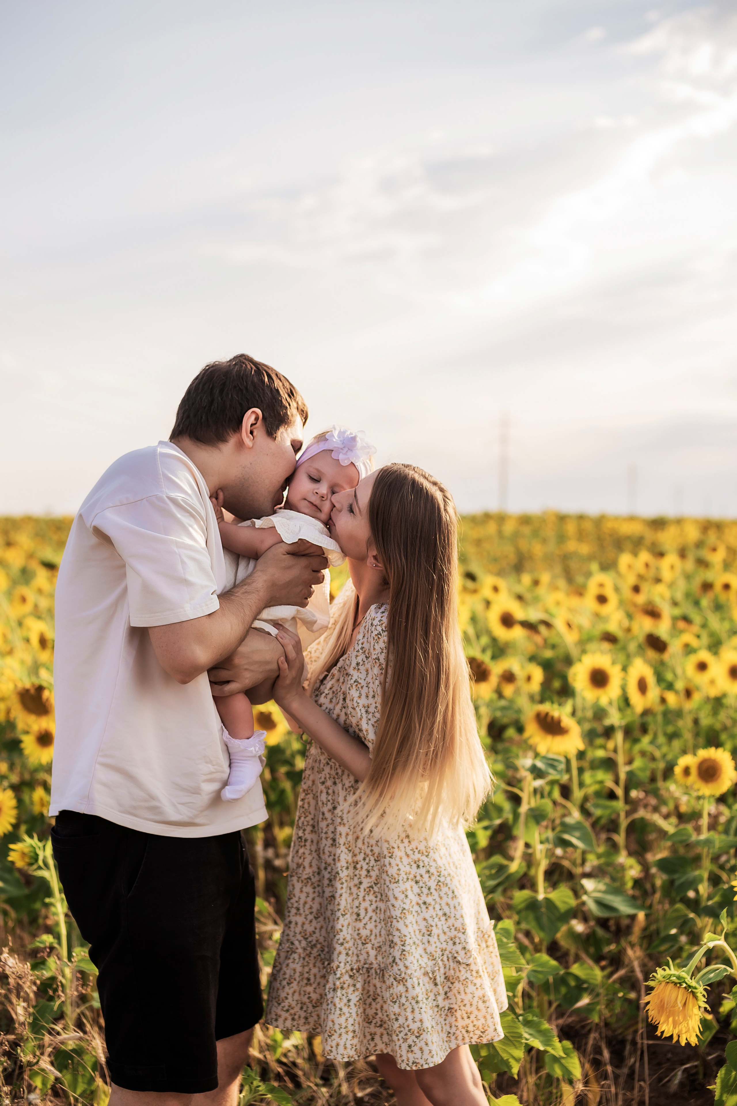 Фото в подсолнухах. Семейный фотограф в Саратове