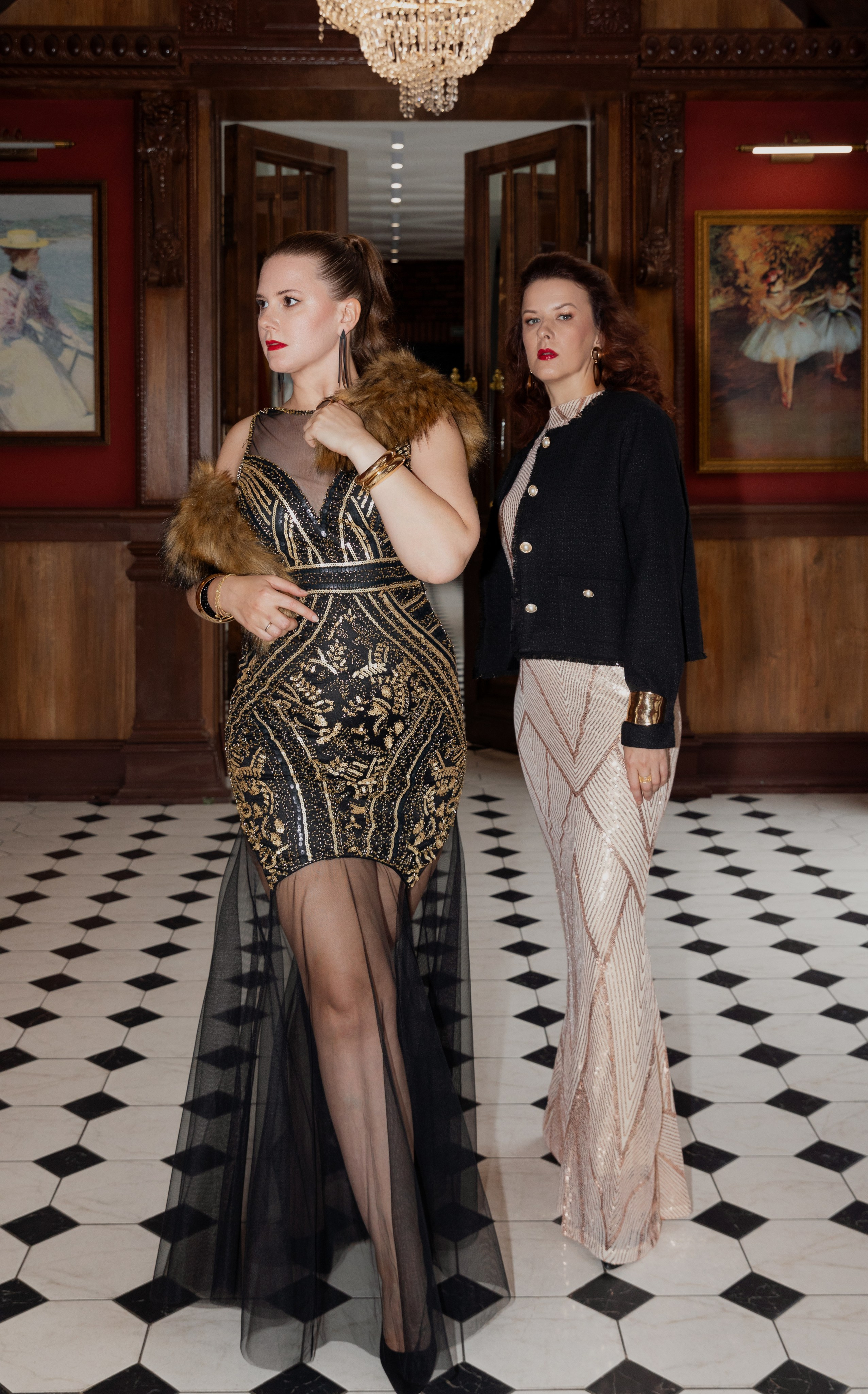 Фотосессия в СПБ, две девушки в вечерних платьях, в красивой локации