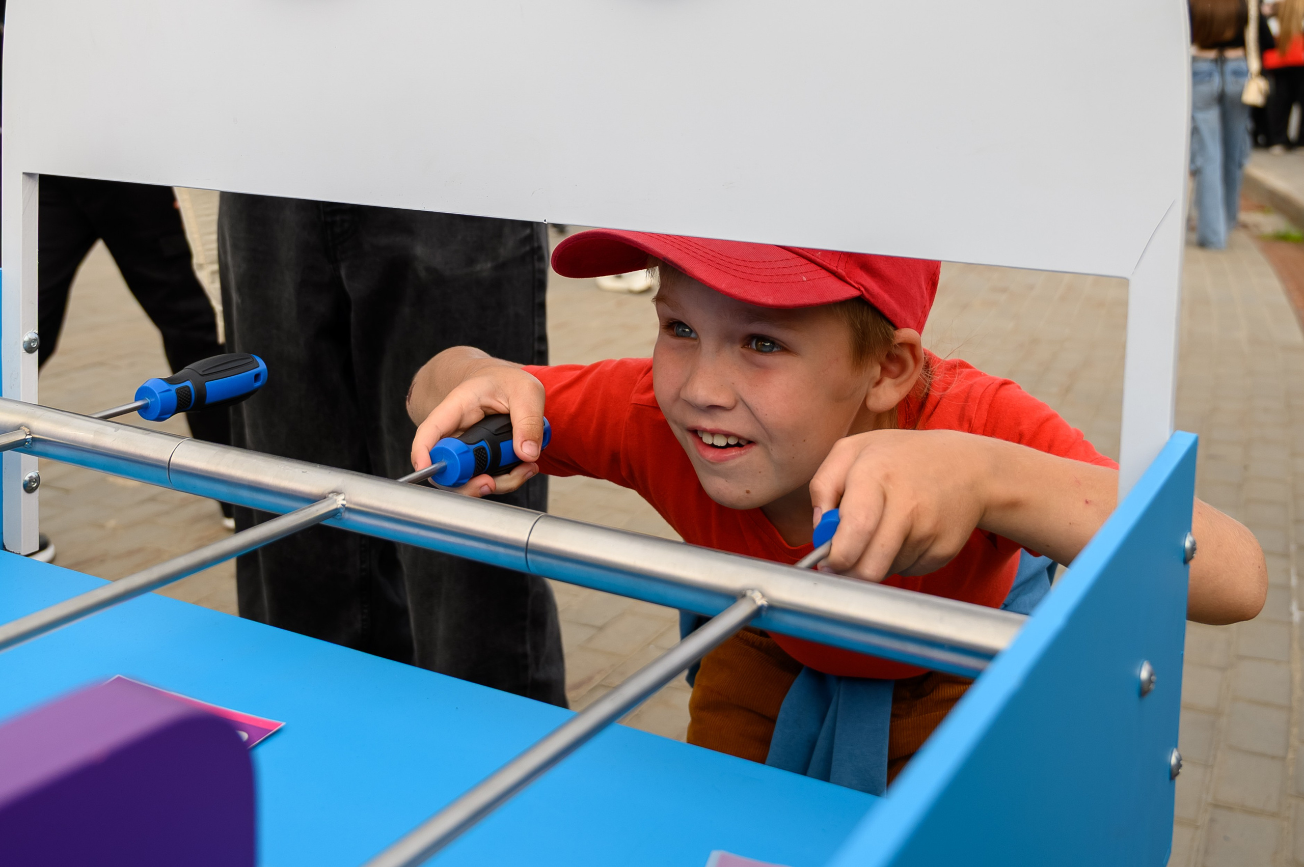 Участники проходят квест от ВКонтакте на фестивале VK Fest в Казани — живой репортаж от фотографа