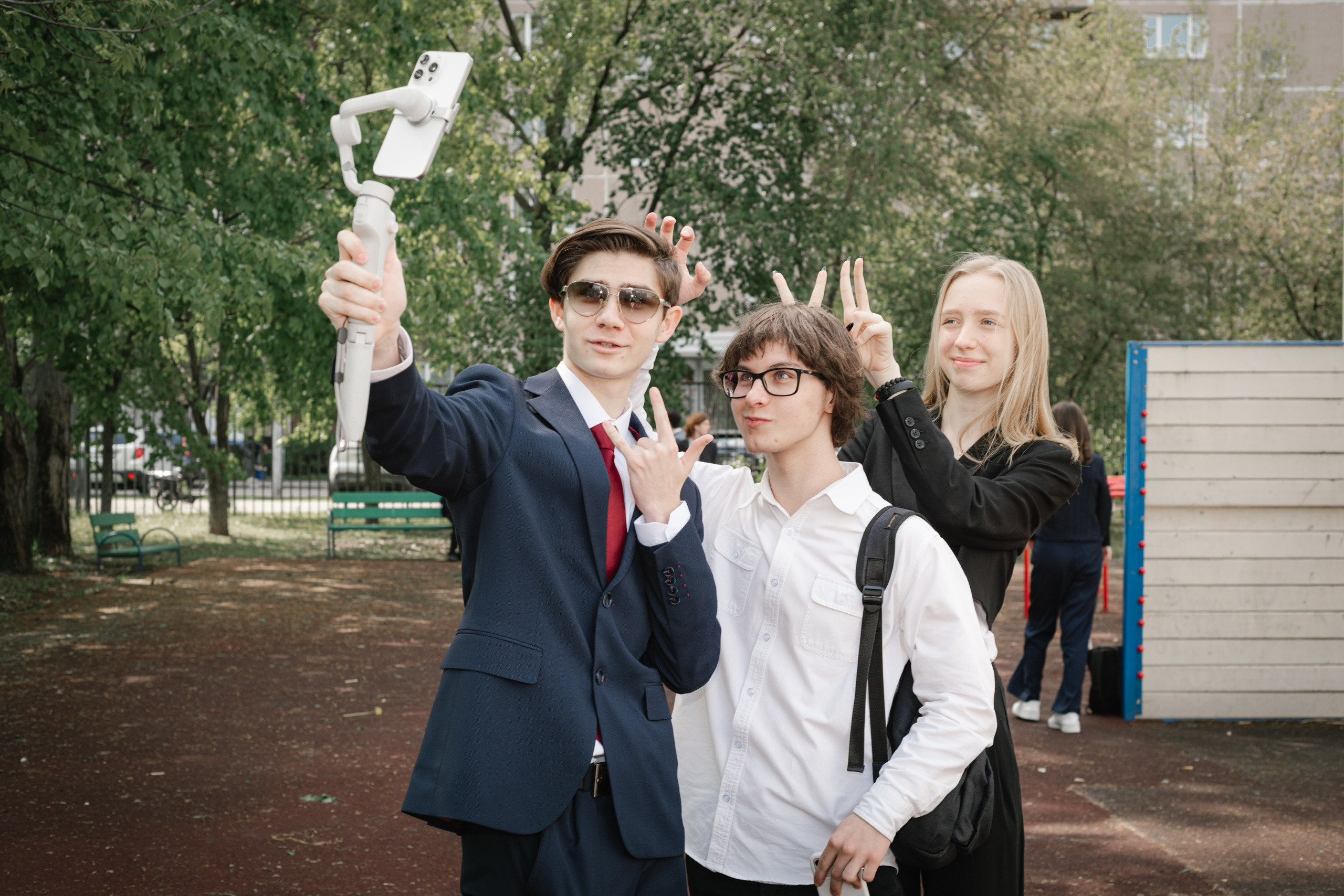 Выпускной альбом 9А класса — фотосессия, видео, репортаж и пожелания в Москве. MILATE — выпускные альбомы, фотосессии и видео в Москве