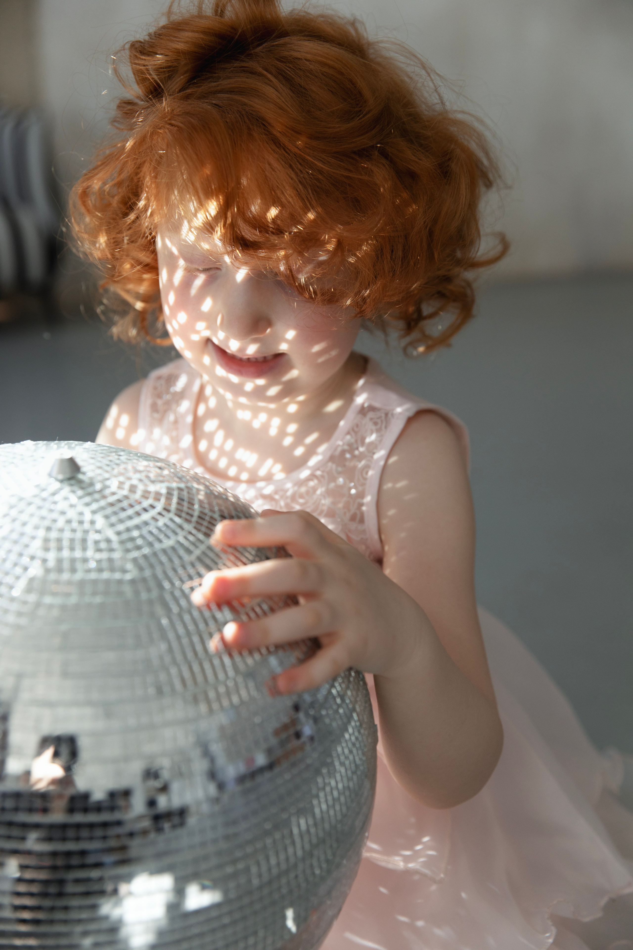 Съемка Софа и дискошар в студии. Фотограф новорожденных, детский фотограф Москва.Семейная съемка Москва. Семенова Анна