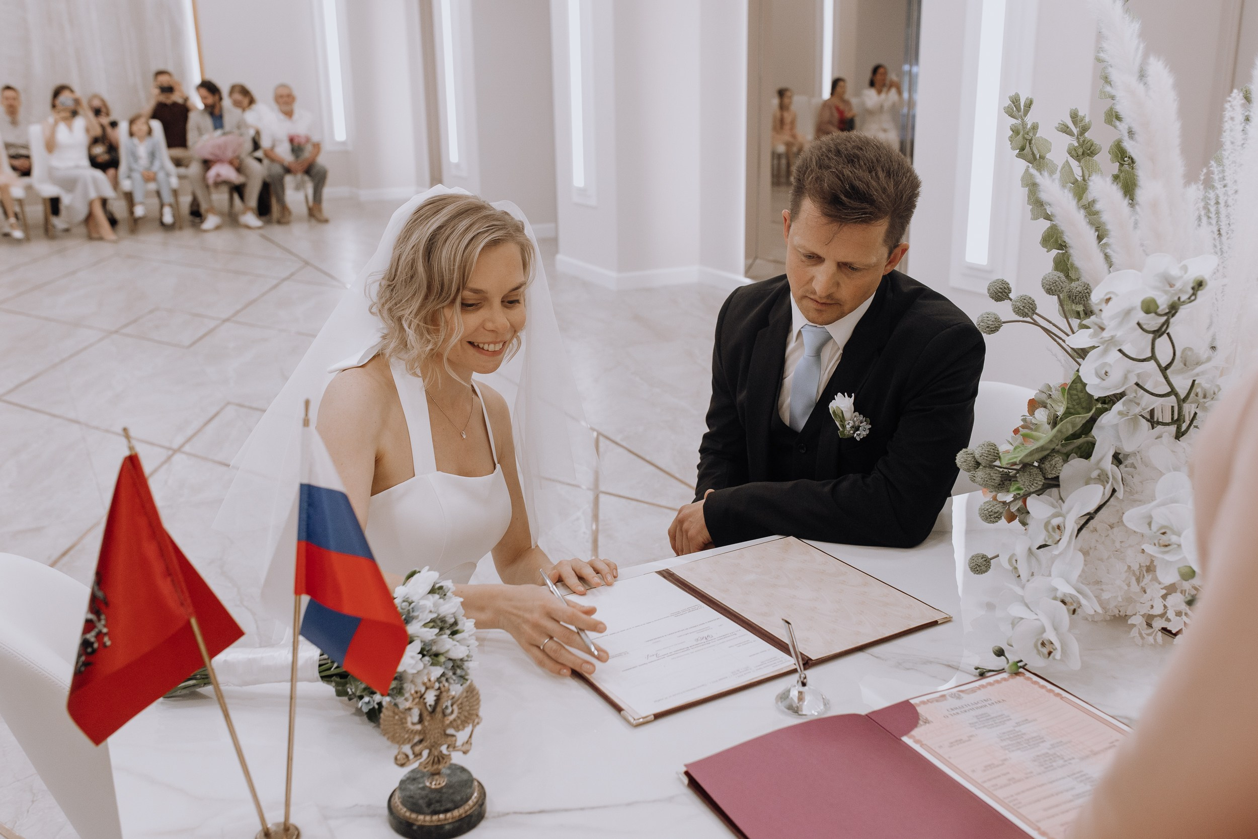 Сборы, Загс, ВДНХ. Свадебный день Ивана и Александры. Семейный и свадебный фотограф в Москве и Красногорске Александр Дворкин