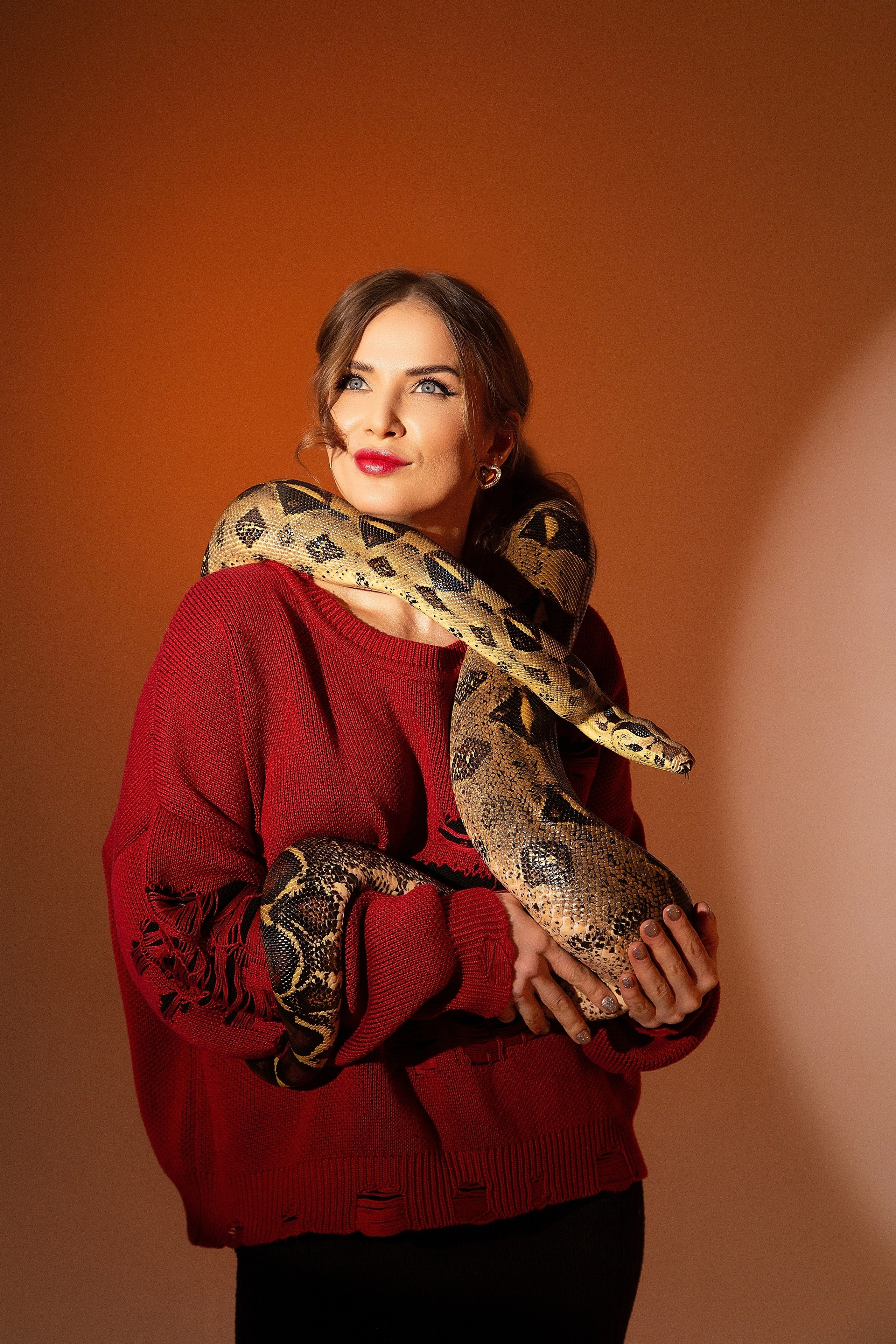 Новогодняя съемка с удавом. Фотограф в стиле Vogue в Орле