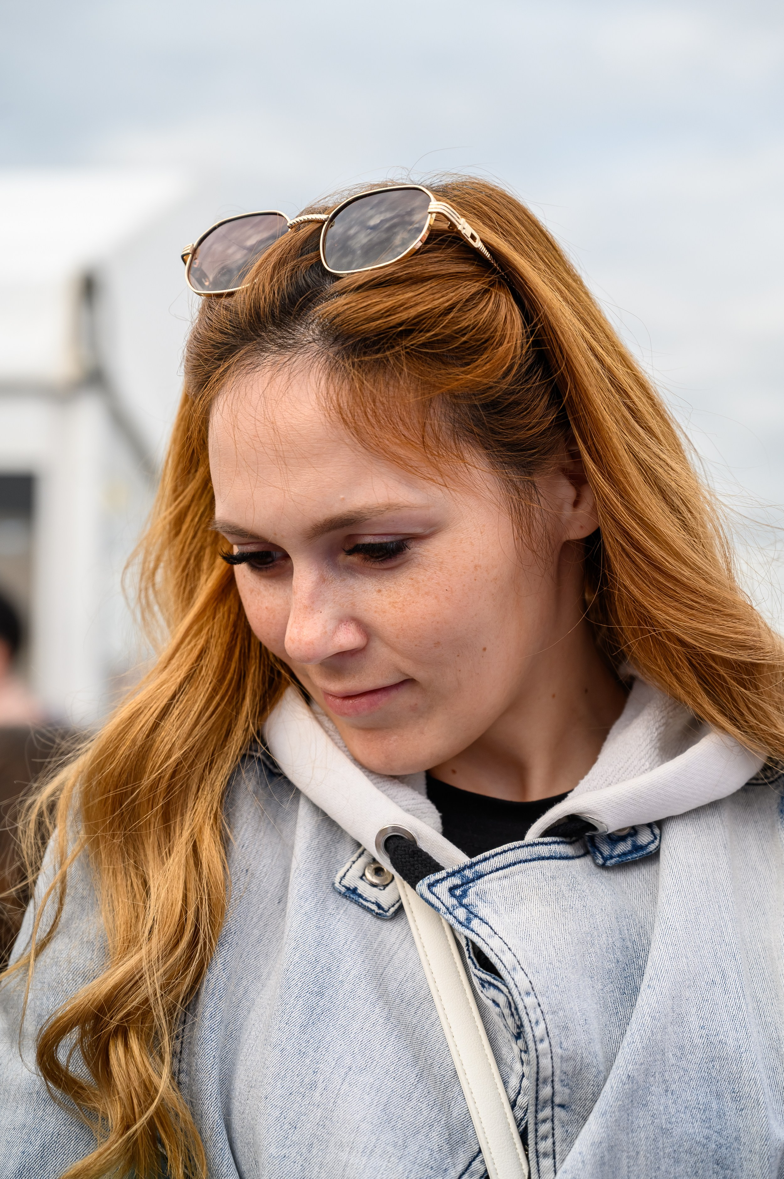 Портрет гостьи фестиваля на открытом воздухе VK Fest в Казани