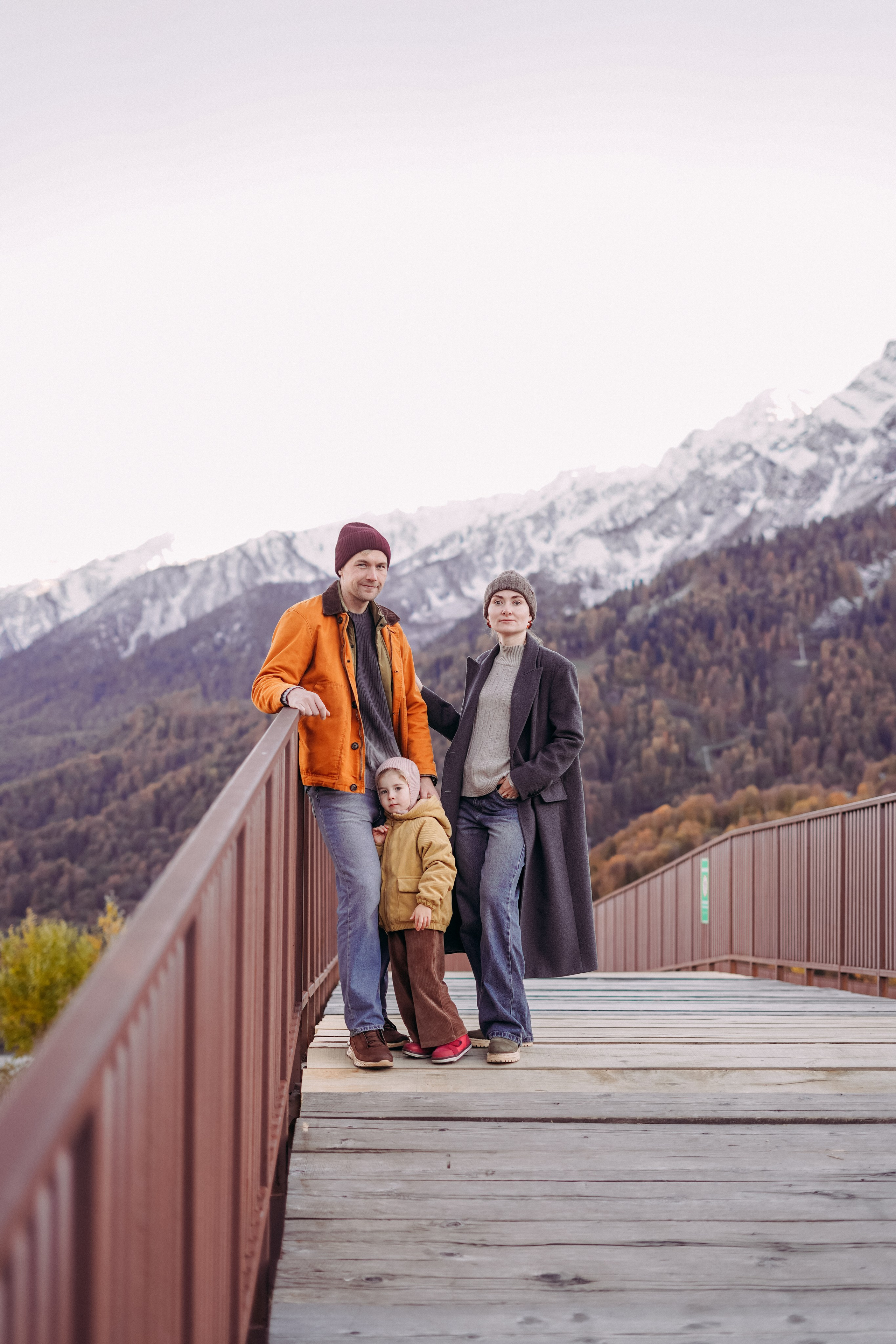 Алексей, Анна и Валентина в Горной Олимпийской деревне. Фотограф в Сочи и Абхазии | Фототуры | September Air