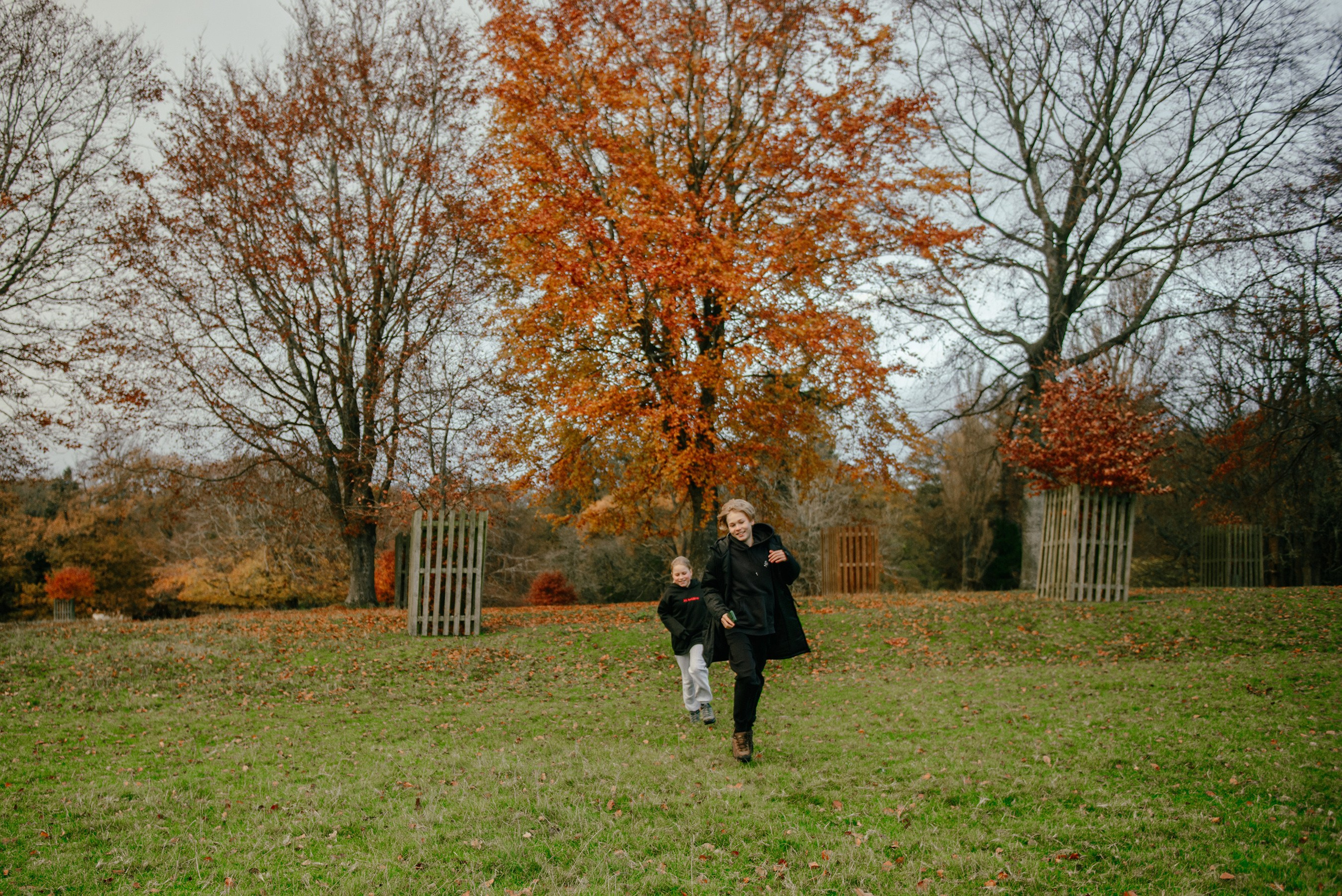 siblings in Scotland in autumn, family photoshoot