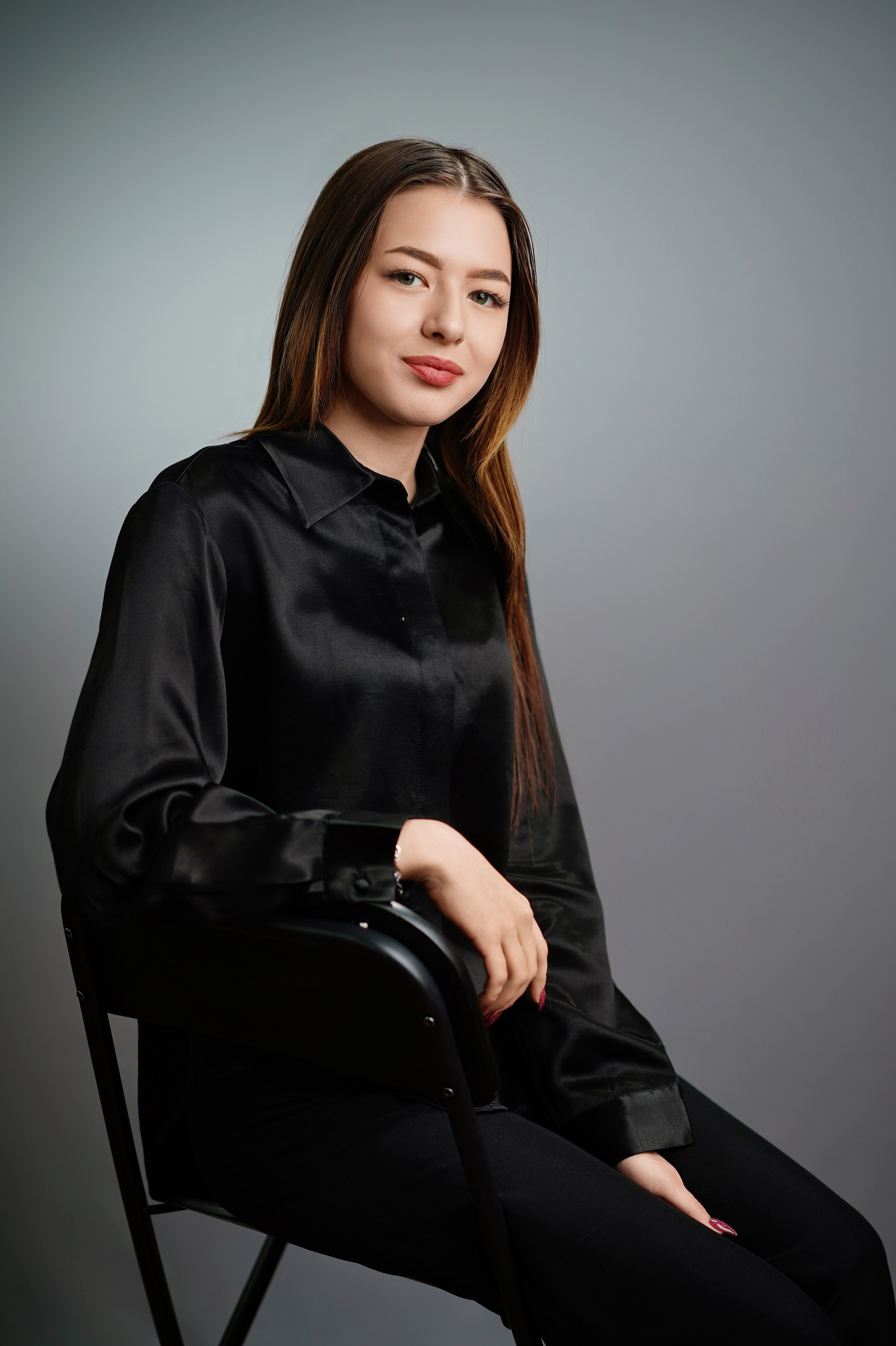 Стиль портрета в студии. GOTRA — выпускные альбомы в Тюмени