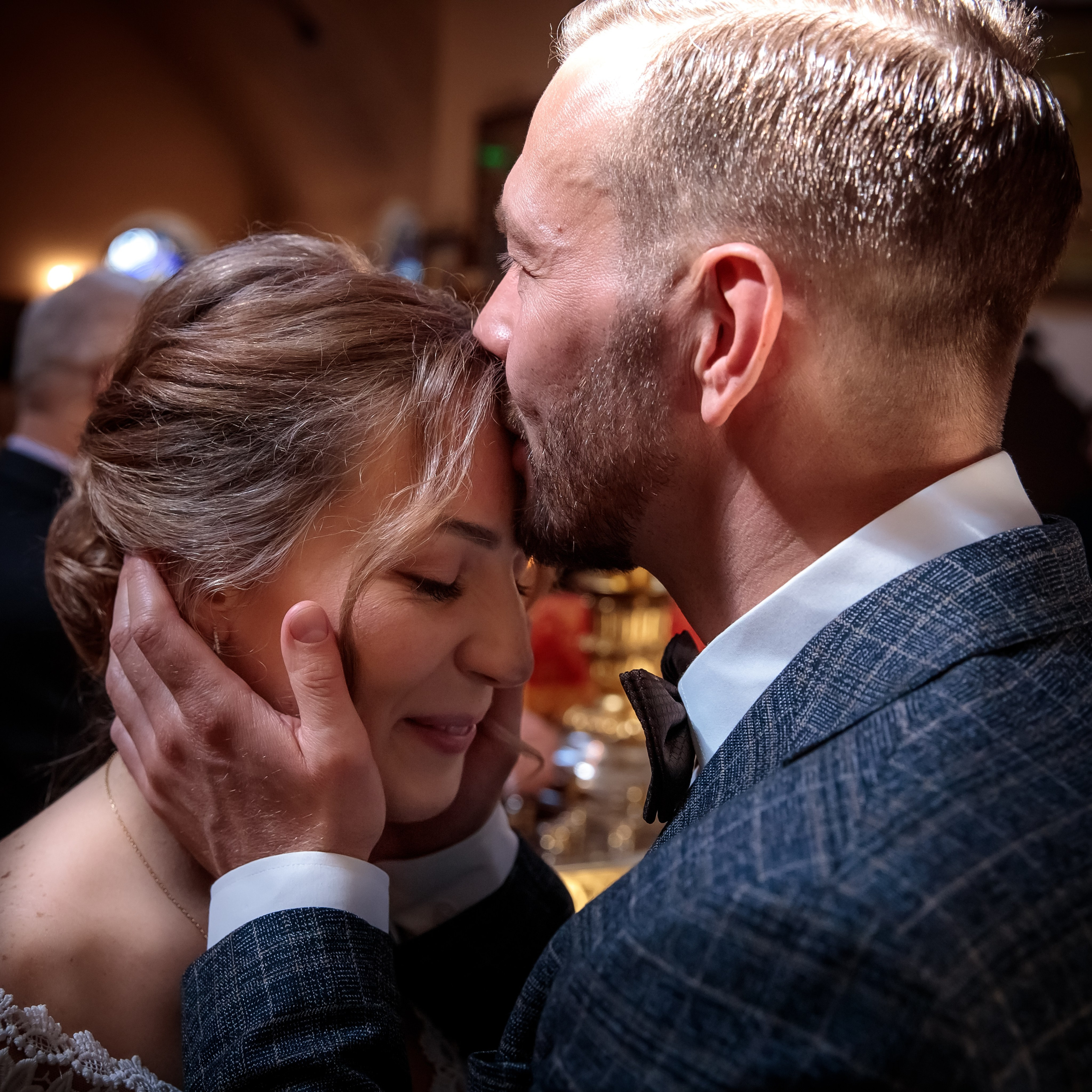 Свадебный фотограф СПб Цена Качество Профессионал Комфорт Радость. ФОТОГРАФ РАДОСТИ Фотосессия в студии СПб. Портретный фотограф — Юрий Торлопов