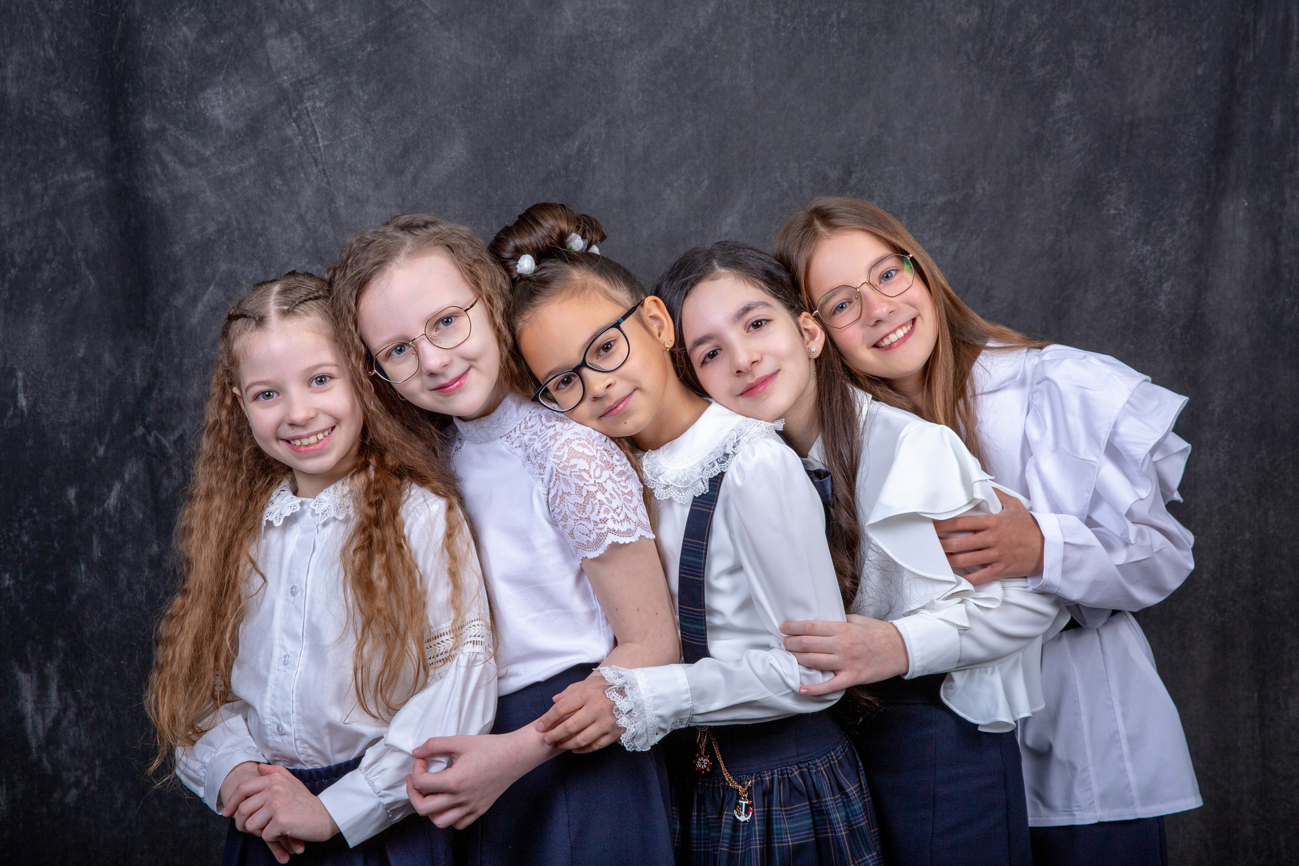 Цена на выпускные альбомы 4 класса. Выпускной альбом в Москве и Домодедово Вышка Школьный фотограф