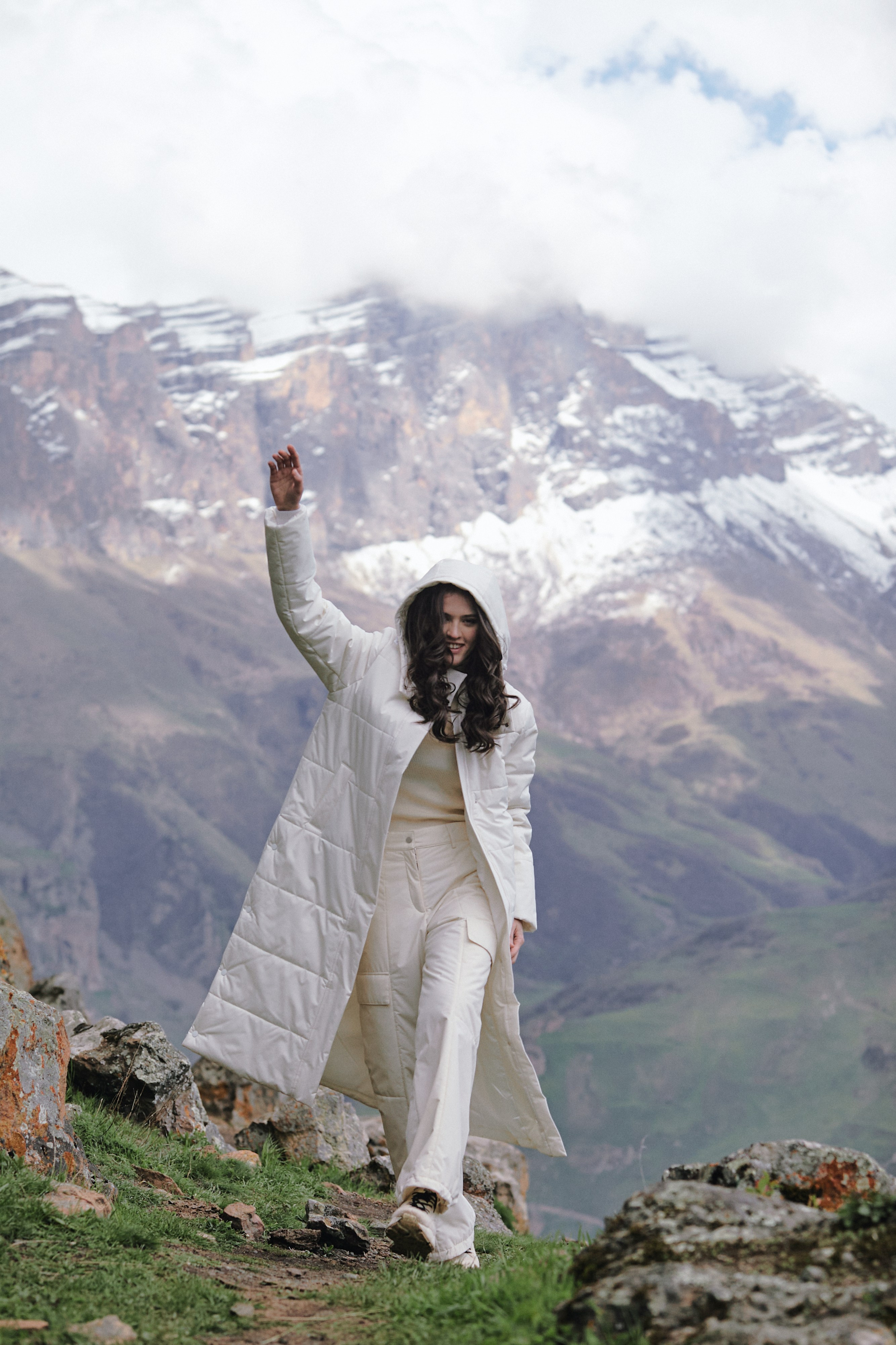 Съемка для бренда одежды в горах. Фотограф Продюсер в горах КБР / Москва Нальчик Горы