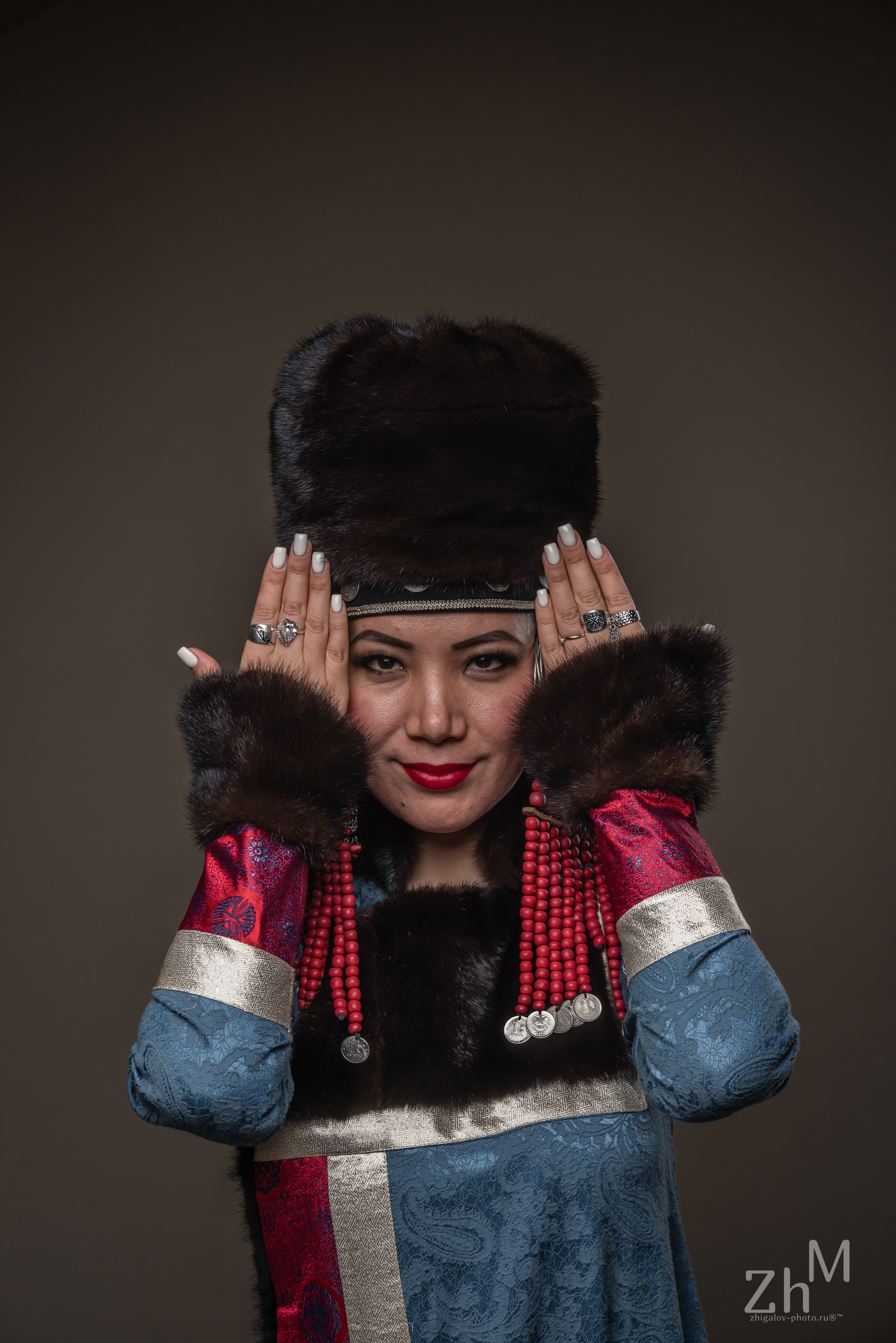 Съёмка в бурятских национальных костюмах. Семейный и свадебный фотограф в Иркутске Максим Жигалов