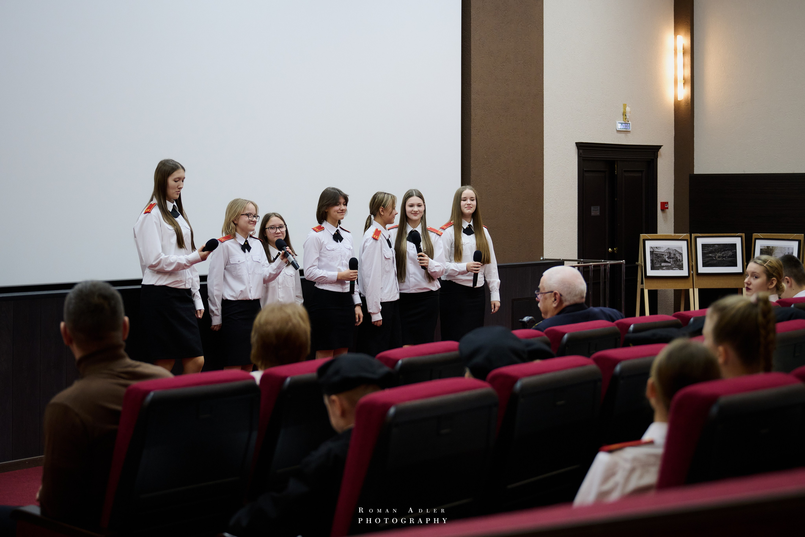 ДК «Победа» выставка фотопроекта «Территории». Фотограф Роман Адлер