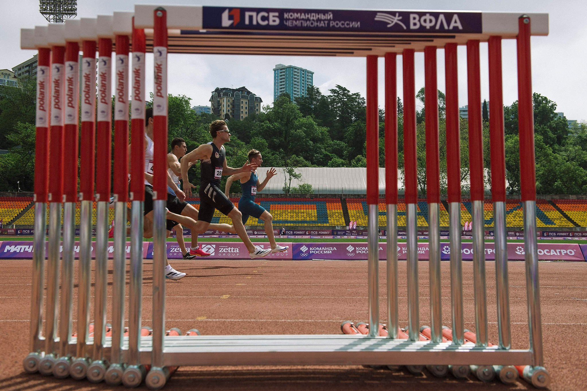 Забег у мужчин 100 метров на Командном чемпионате России