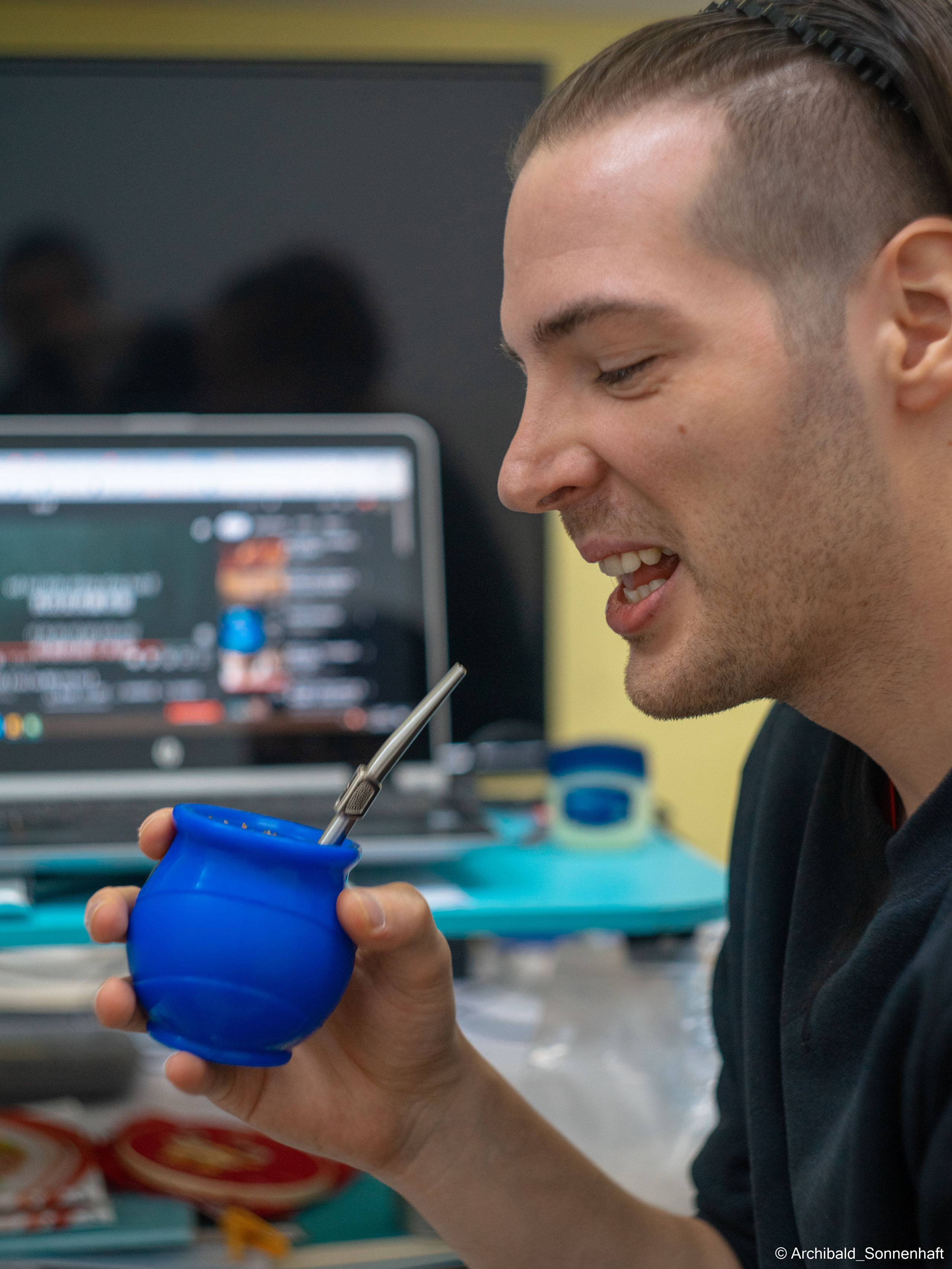 Argentine mate with our Argentine friend. Photographer in Guangzhou, China. Archibald Sonnenhaft