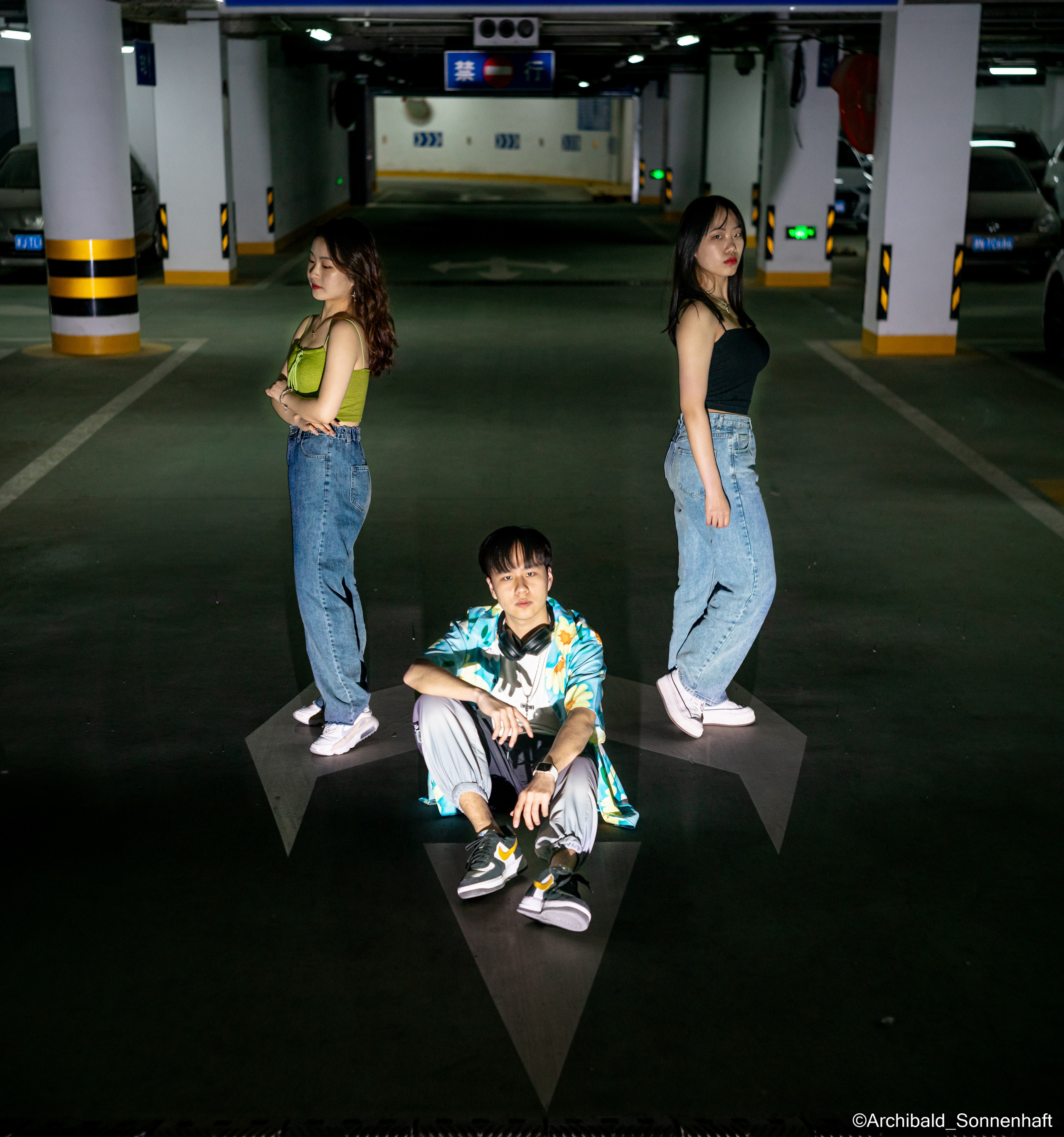 Underground photographers. Photographer in Guangzhou, China. Archibald Sonnenhaft