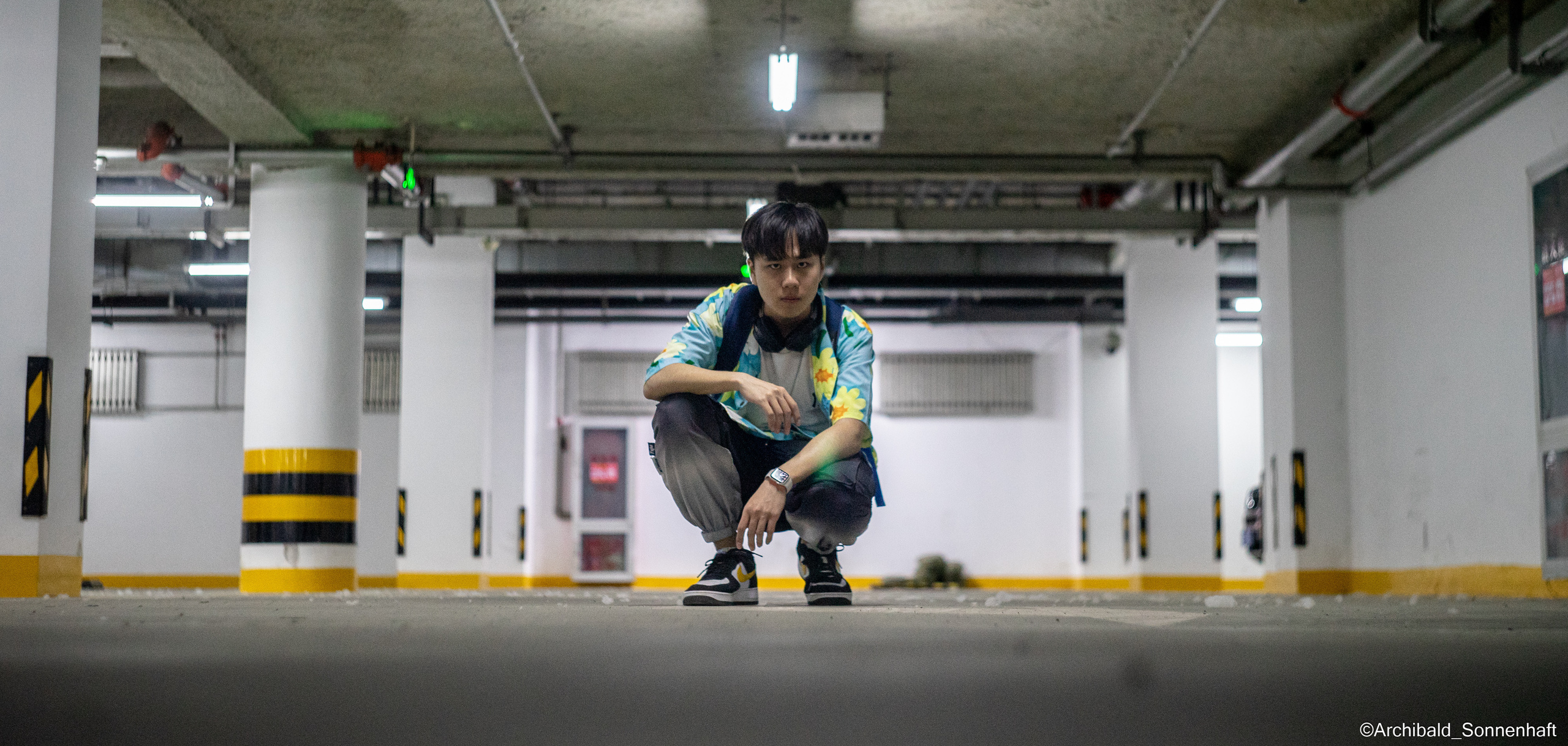 Underground photographers. Photographer in Guangzhou, China. Archibald Sonnenhaft