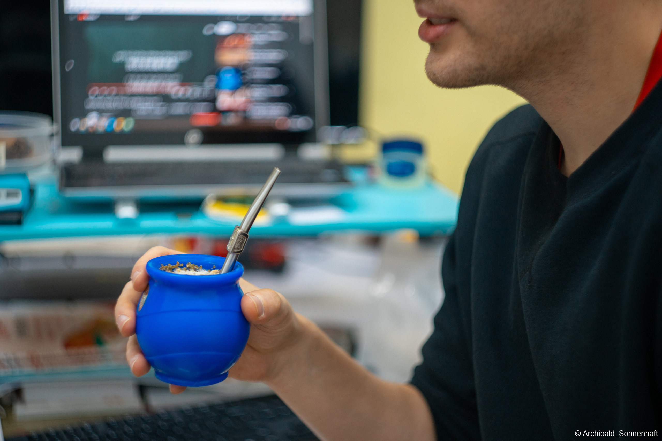 Argentine mate with our Argentine friend. Photographer in Guangzhou, China. Archibald Sonnenhaft