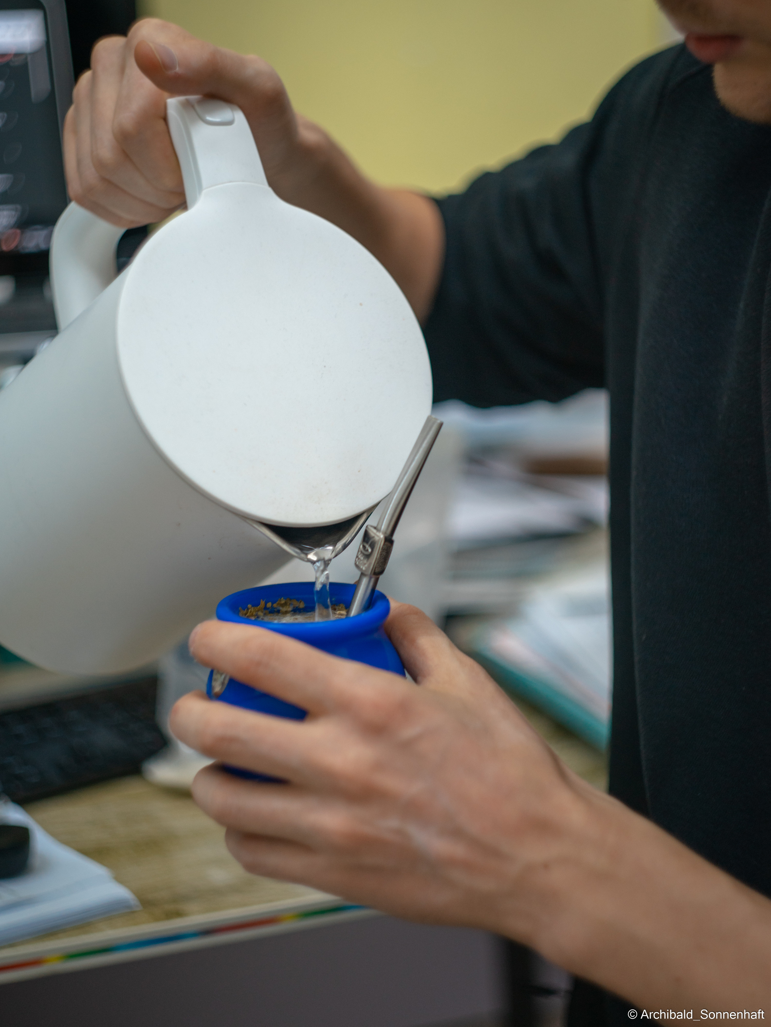 Argentine mate with our Argentine friend. Photographer in Guangzhou, China. Archibald Sonnenhaft