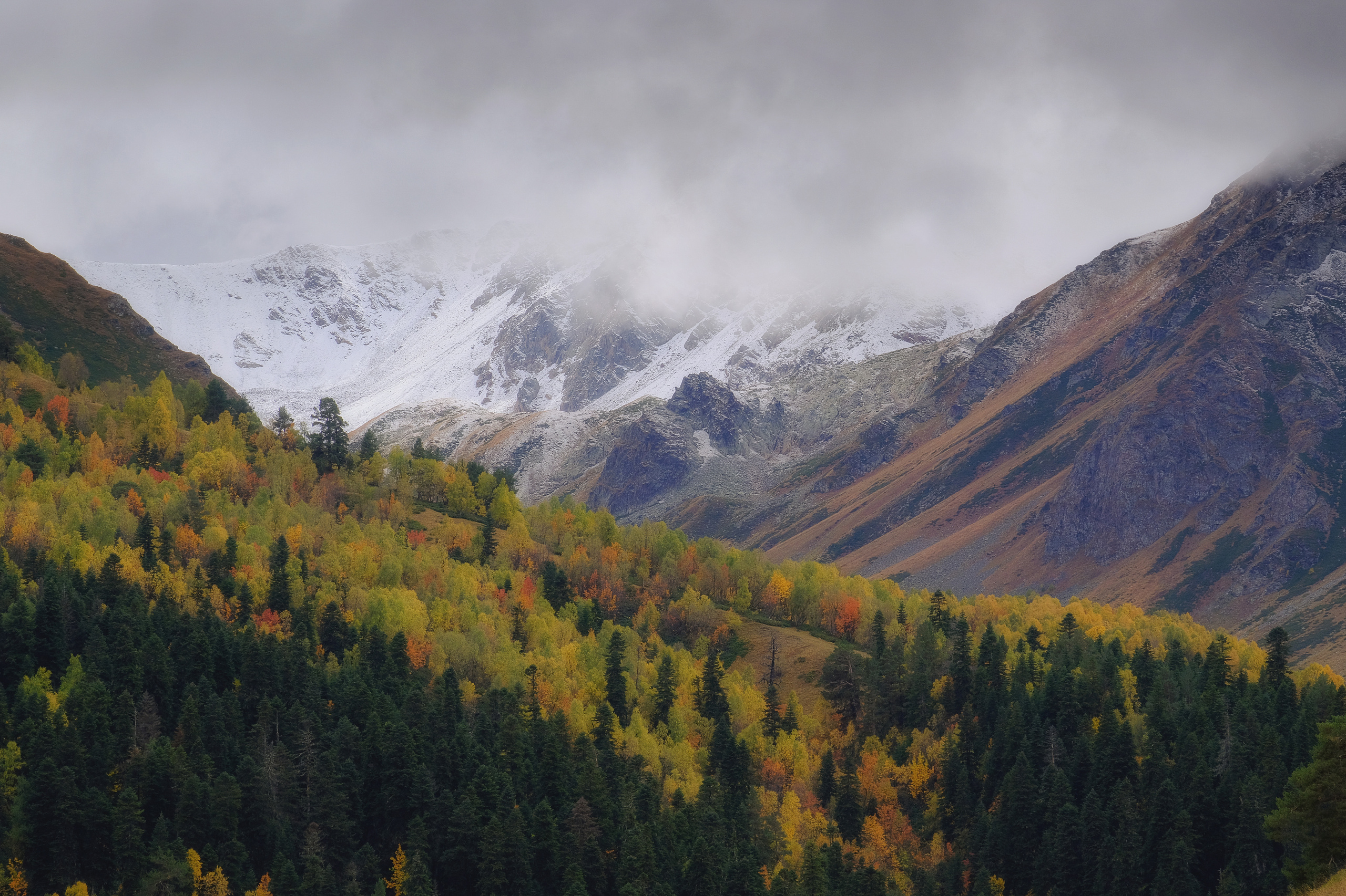 Заснеженные вершины Архыза