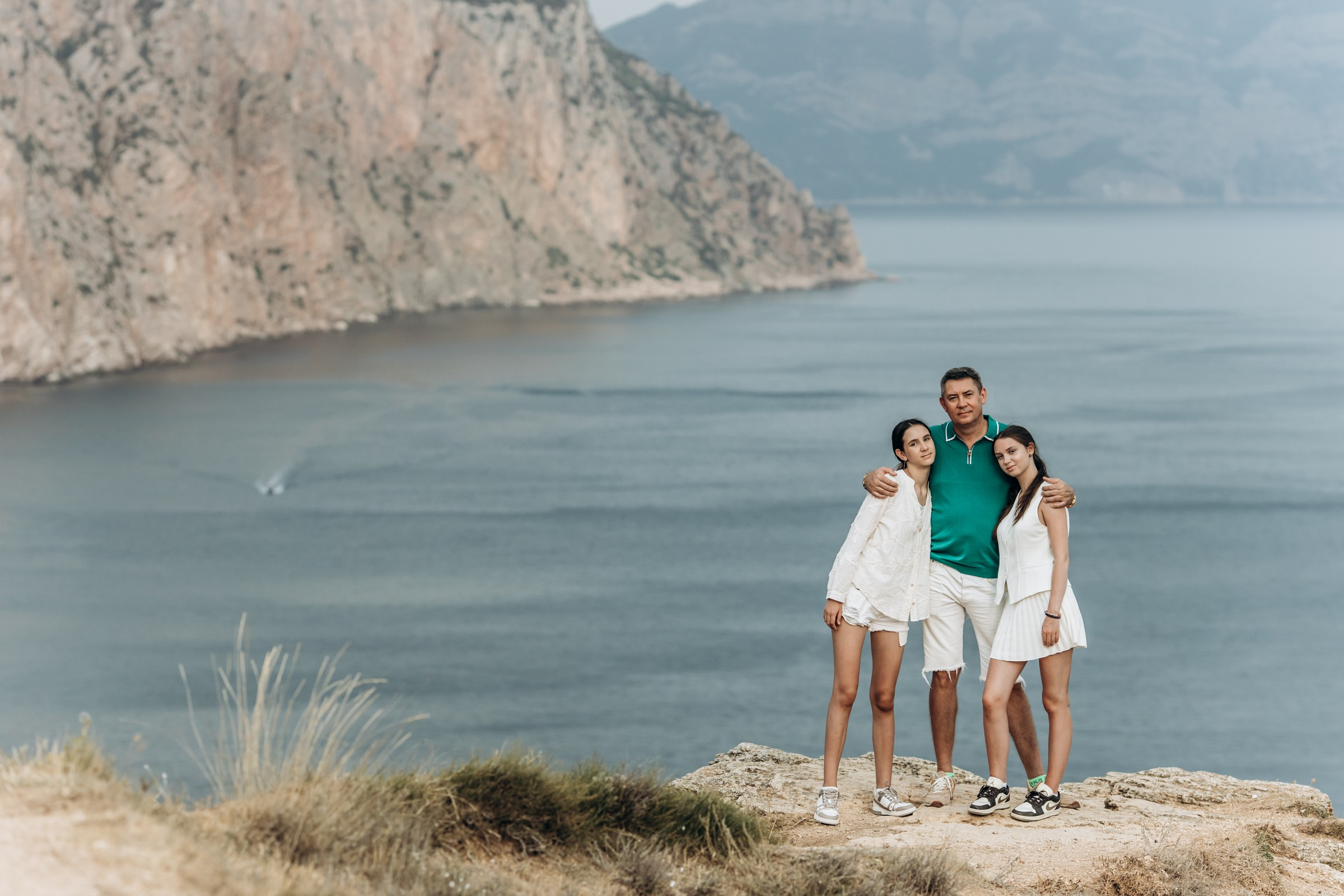 Карина, муж и две дочки. 20летний юбилей. Фотограф в Крыму — Федор зайцев. Свадебная, семейная и портретная съёмка. Фотографии для контента, для бизнеса. Корпоративная съёмка