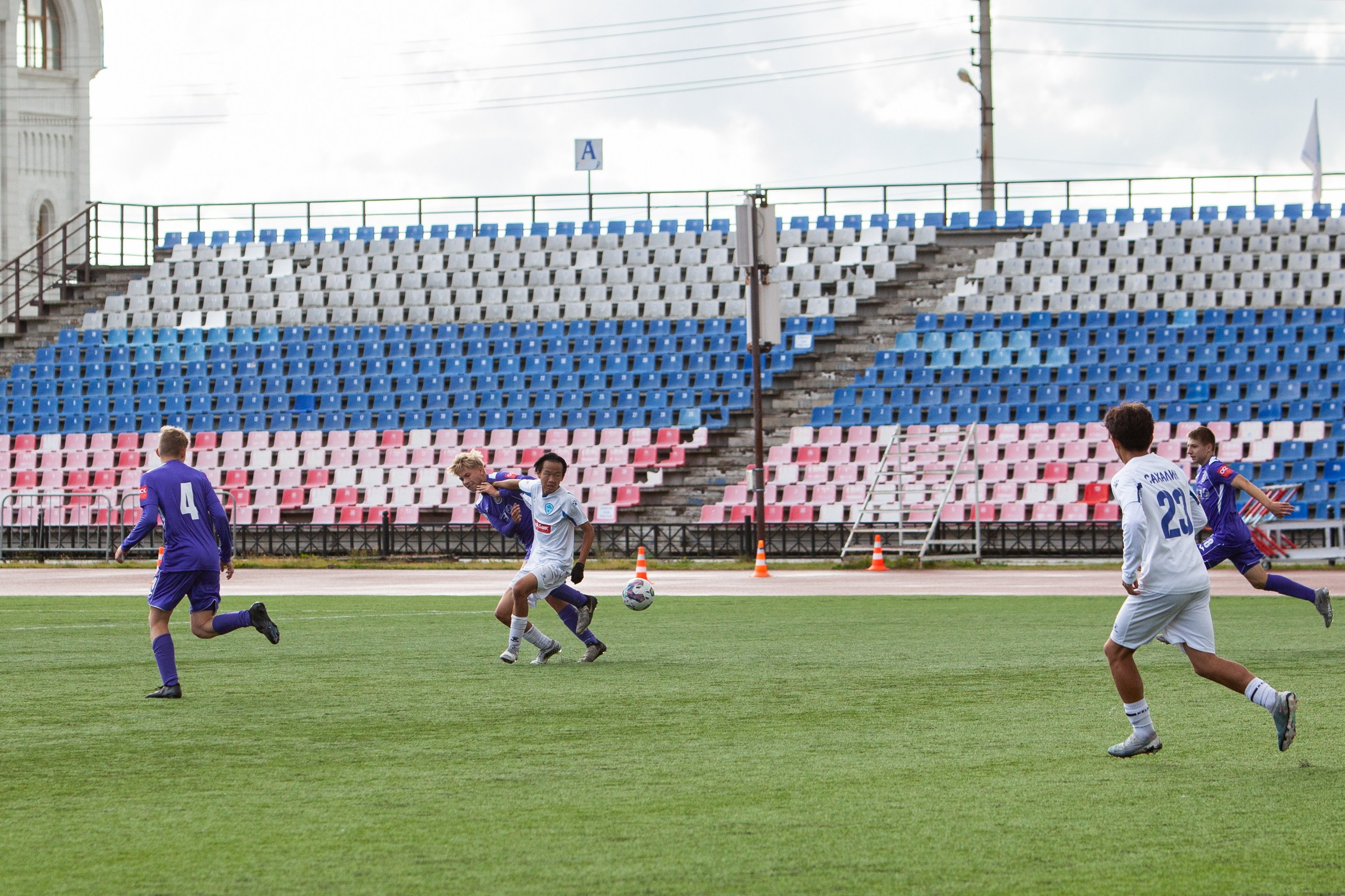 Матч юношеской футбольной лиги между командами СШ «Сахалин» и «СШОР № 1» (Комсомольск-на-Амуре). Кутузов Евгений Фотограф в Южно-Сахалинске