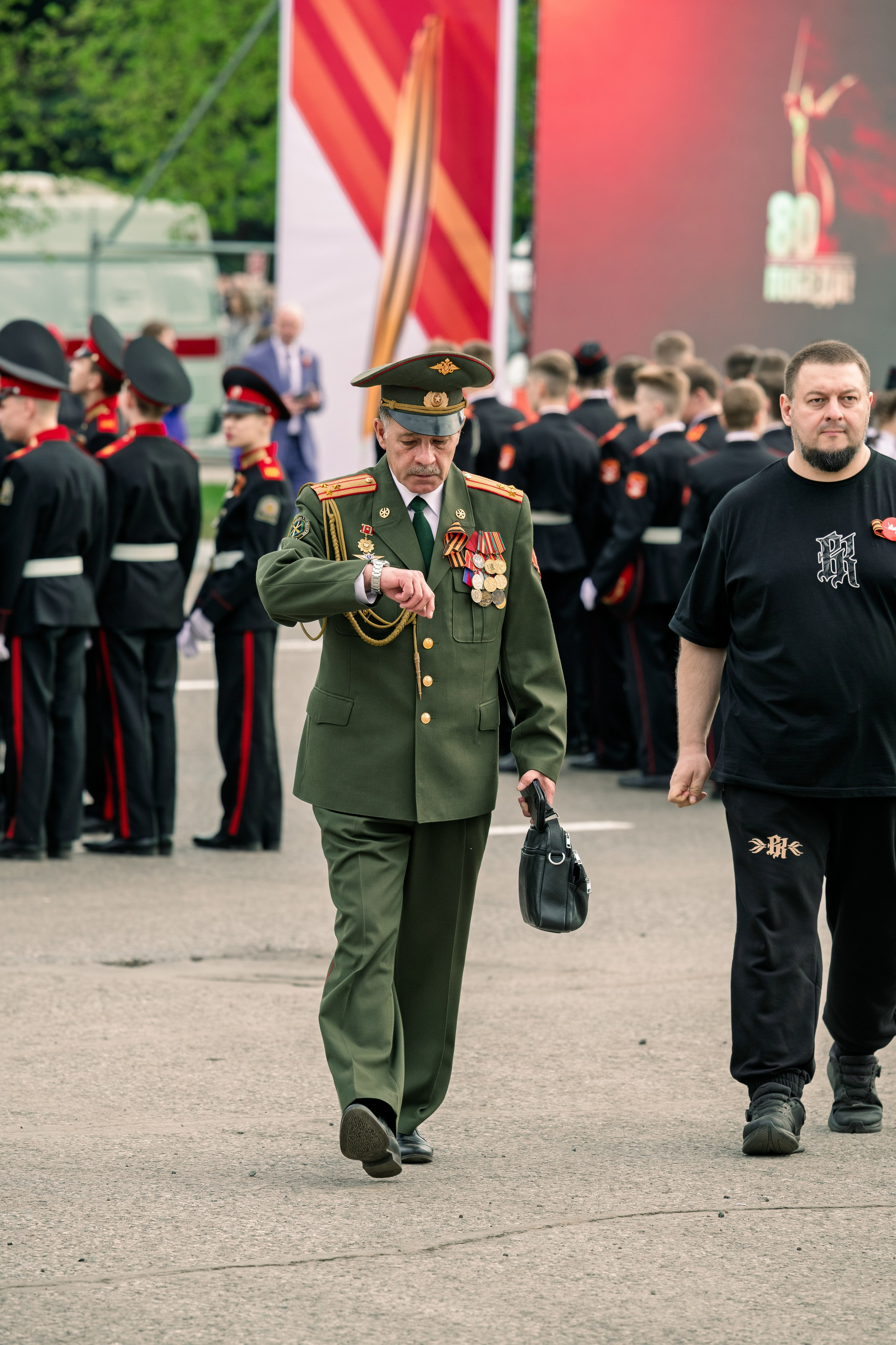 День Победы в Новокузнецке, 2025 год. Антон Непочатых — Большой мужской фотограф
