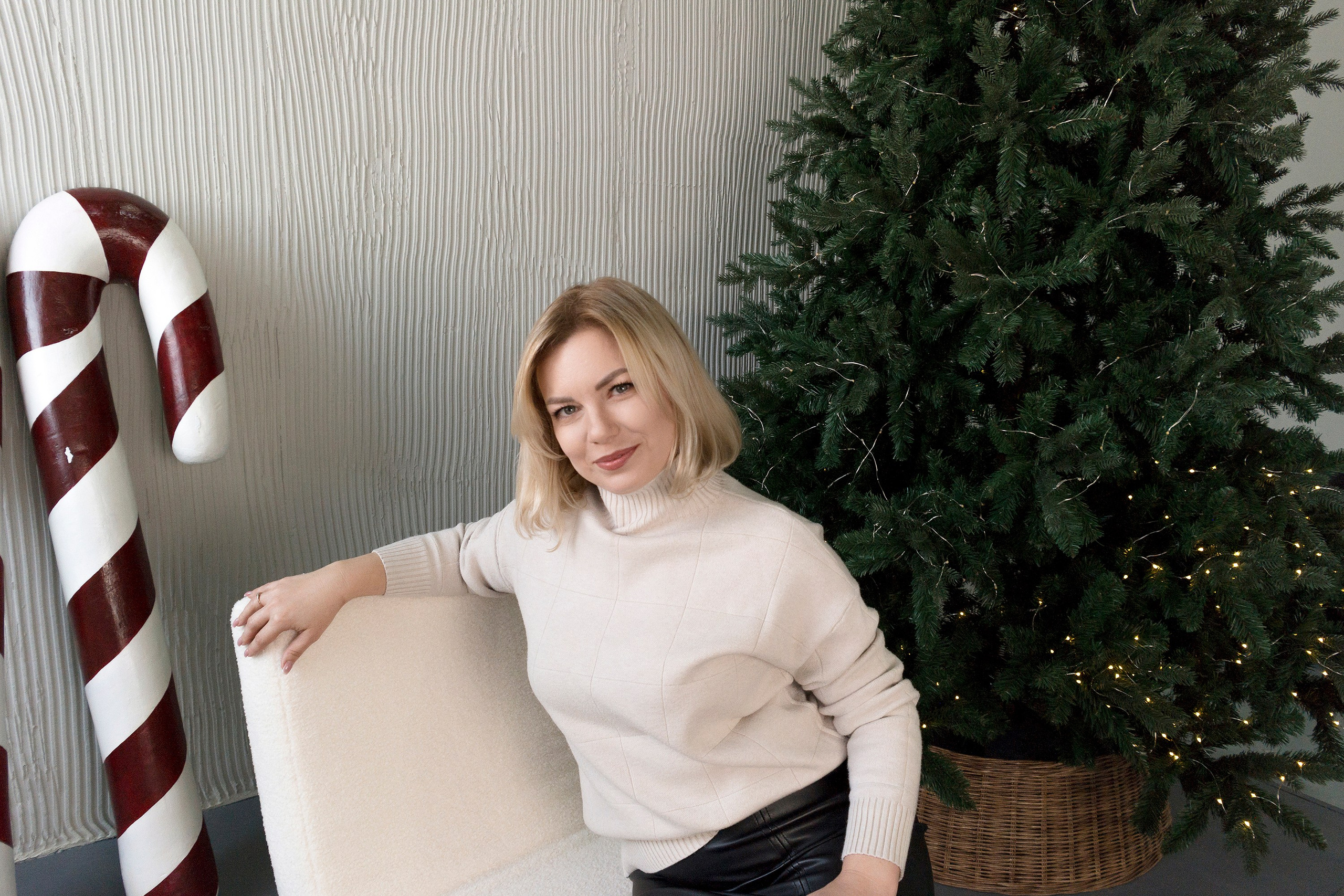 Женская фотосессия в студии. AI Фотограф Краснодар: мужские и женские фотосессии, стилизация съемки. Нейро-фотосессии онлайн